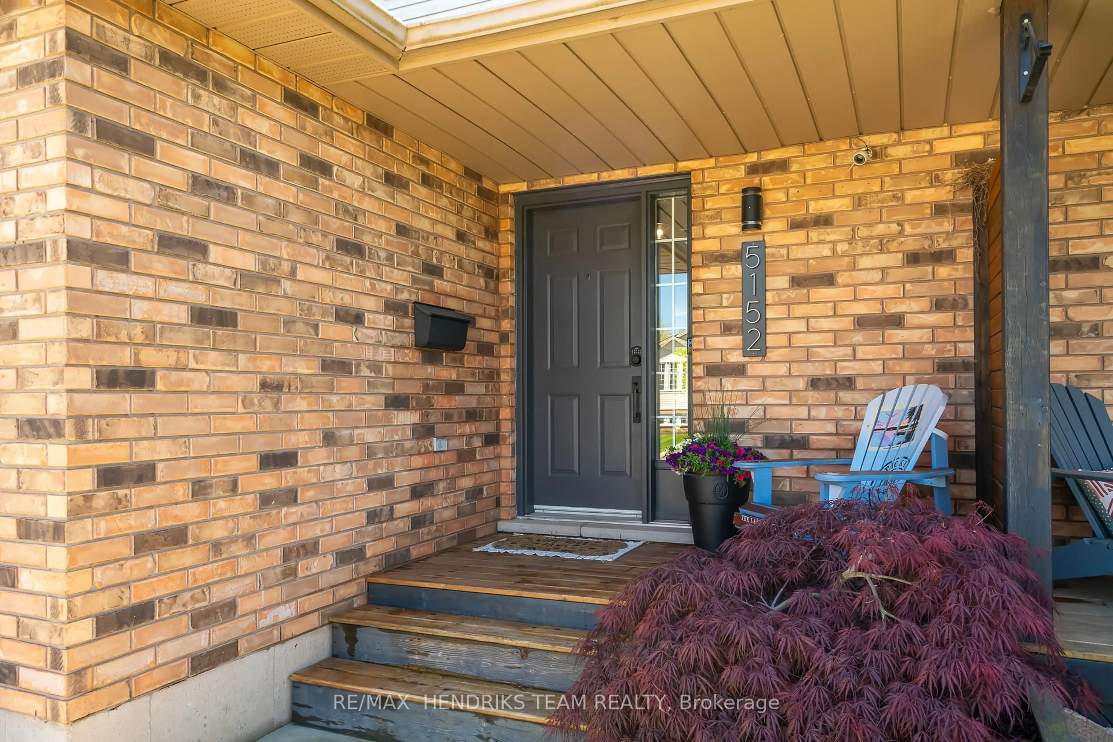 Indoor entryway for 5152 Mulberry Dr, Lincoln Ontario L0R 1B8