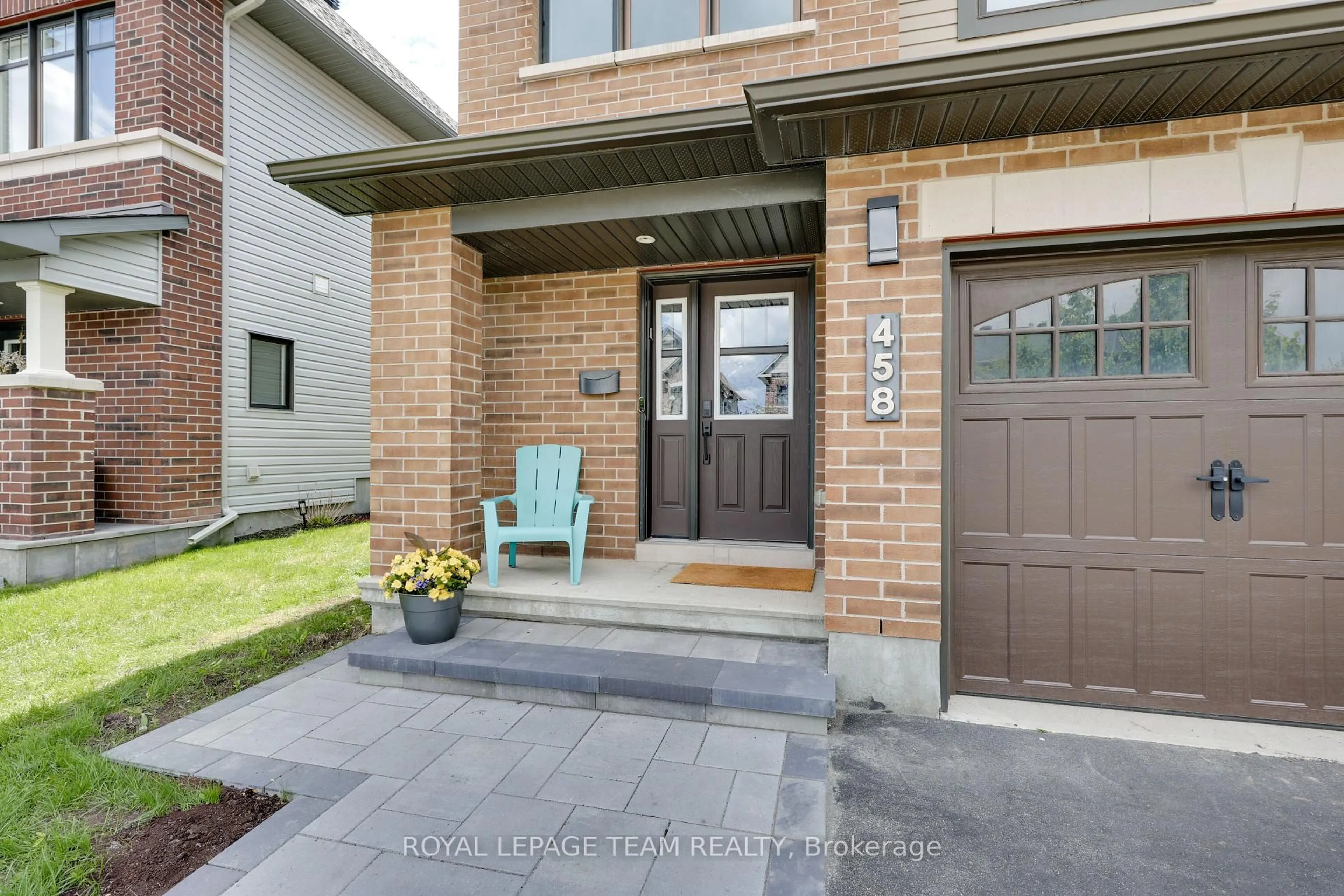 Indoor entryway for 458 BRETTONWOOD Rdge, Ottawa Ontario K2T 0K7
