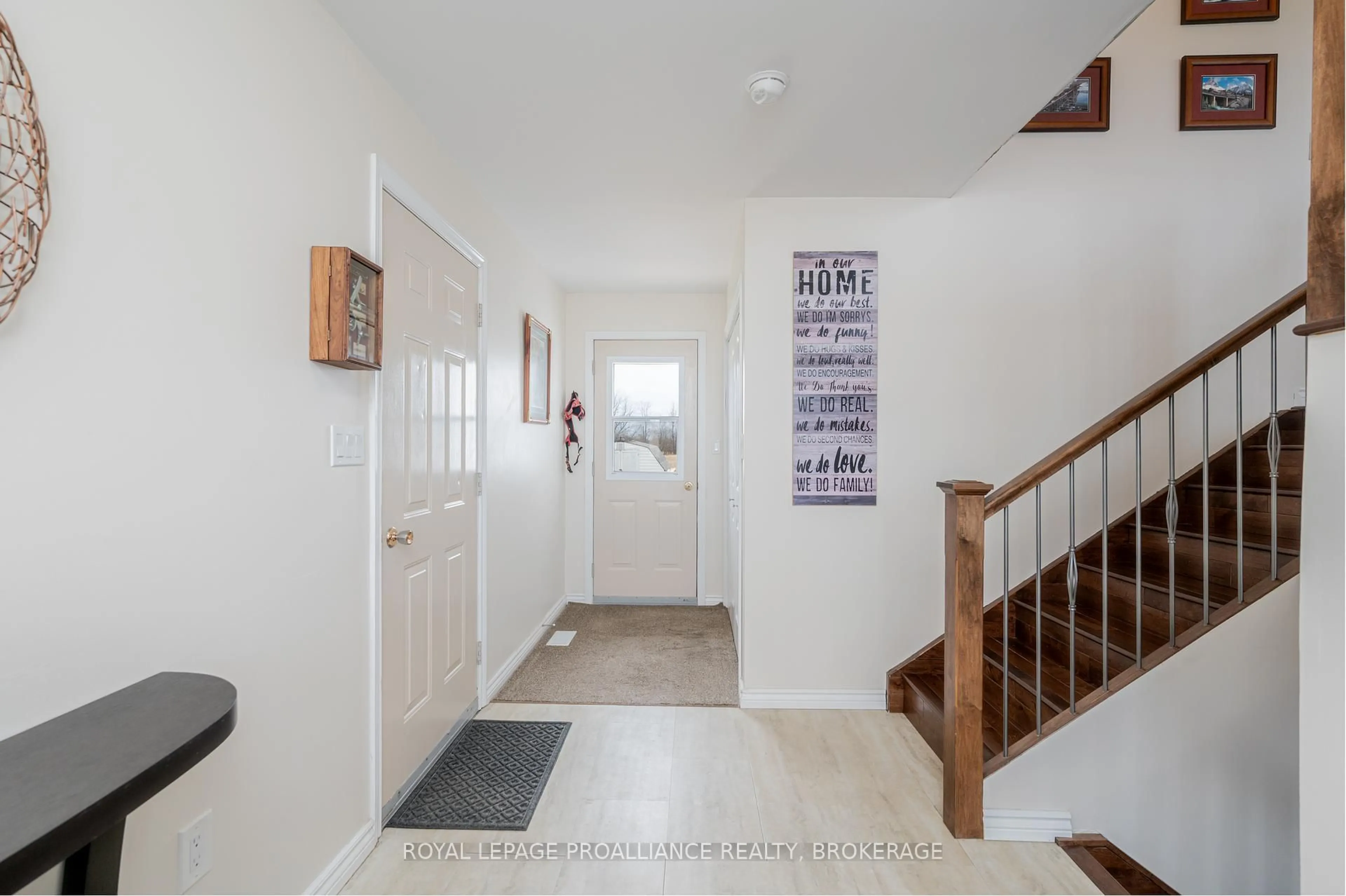 Indoor entryway for 4696 Watson Rd, Harrowsmith Ontario K0H 1V0