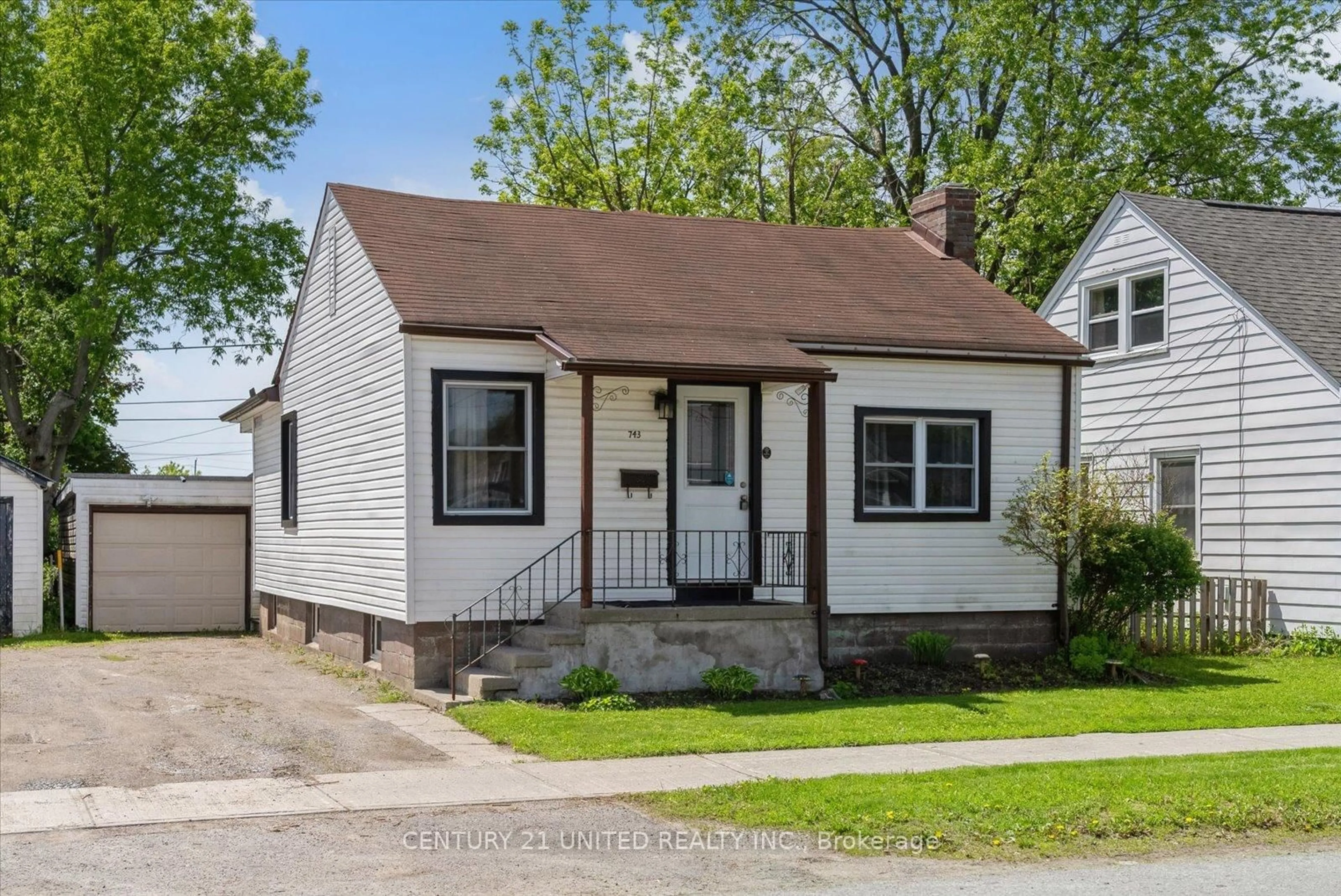 Home with vinyl exterior material, street for 743 St Marys St, Peterborough Central Ontario K9J 4H1