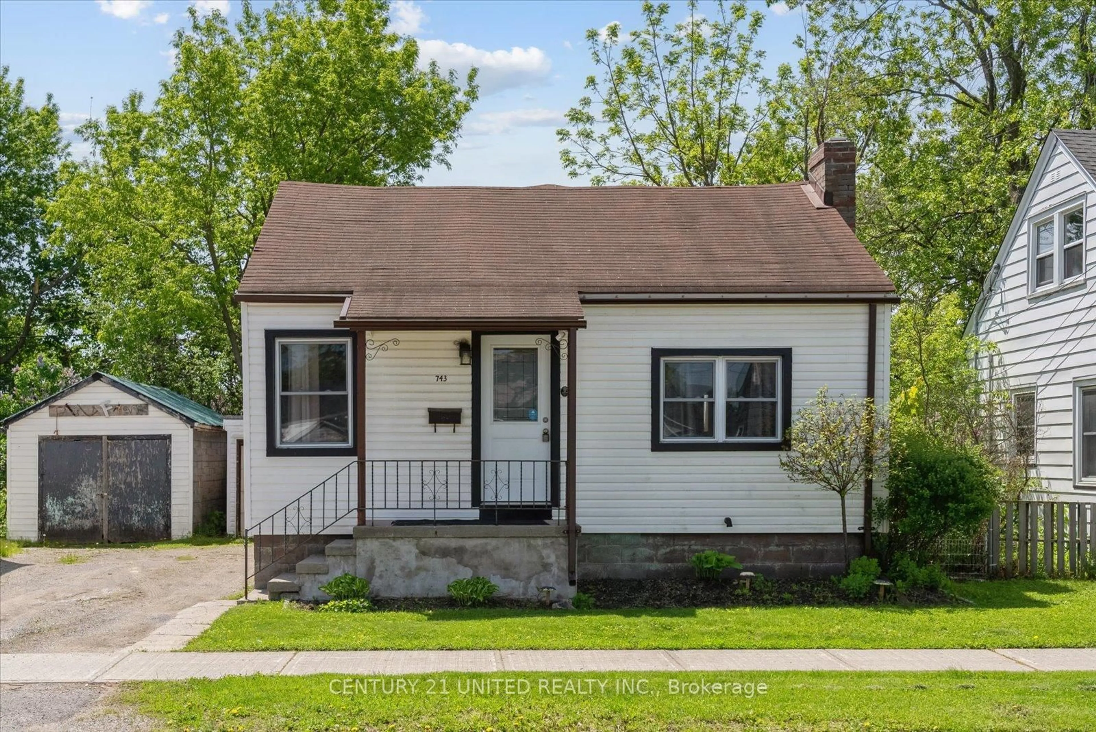 Home with vinyl exterior material, street for 743 St Marys St, Peterborough Central Ontario K9J 4H1