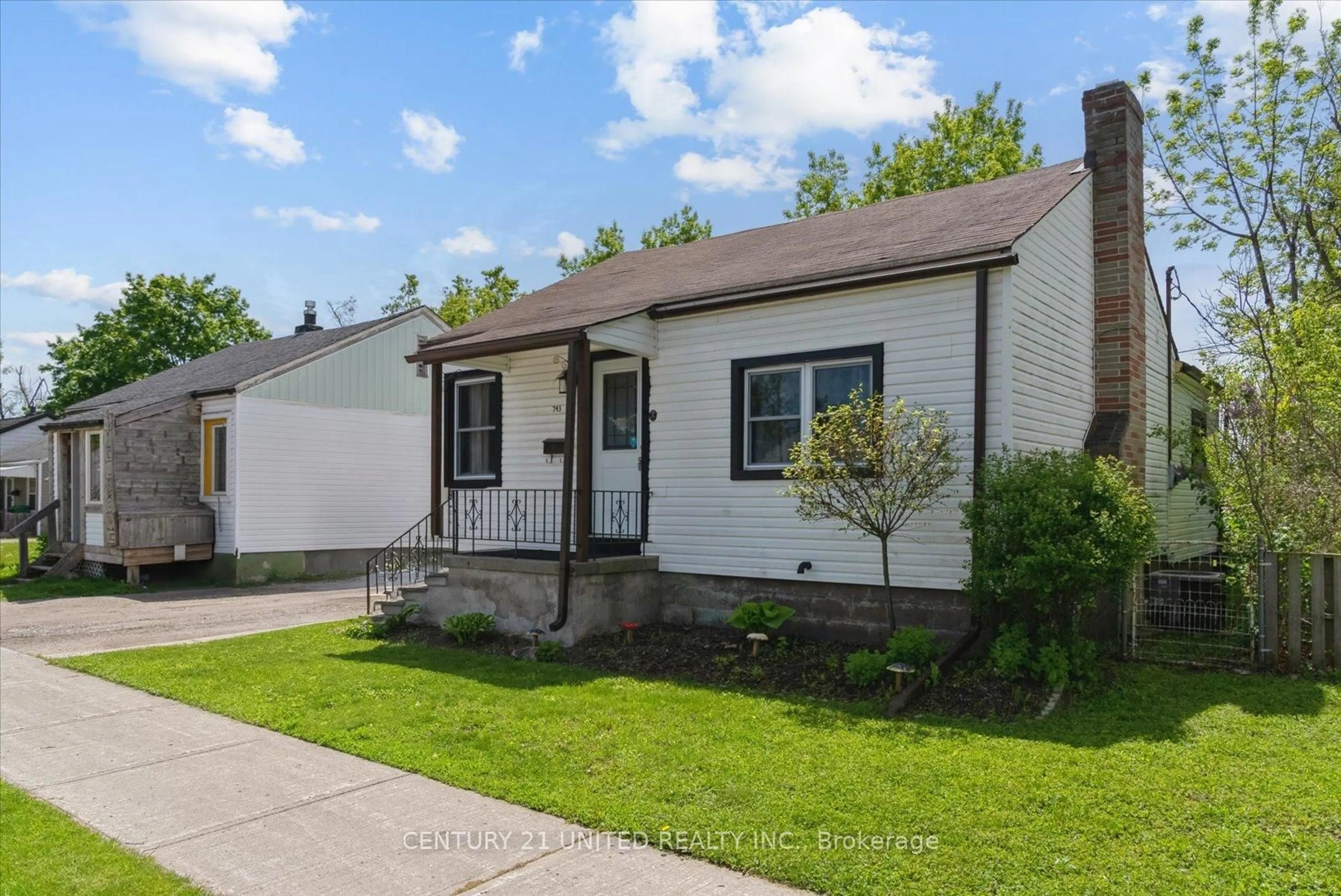 Home with vinyl exterior material, street for 743 St Marys St, Peterborough Central Ontario K9J 4H1