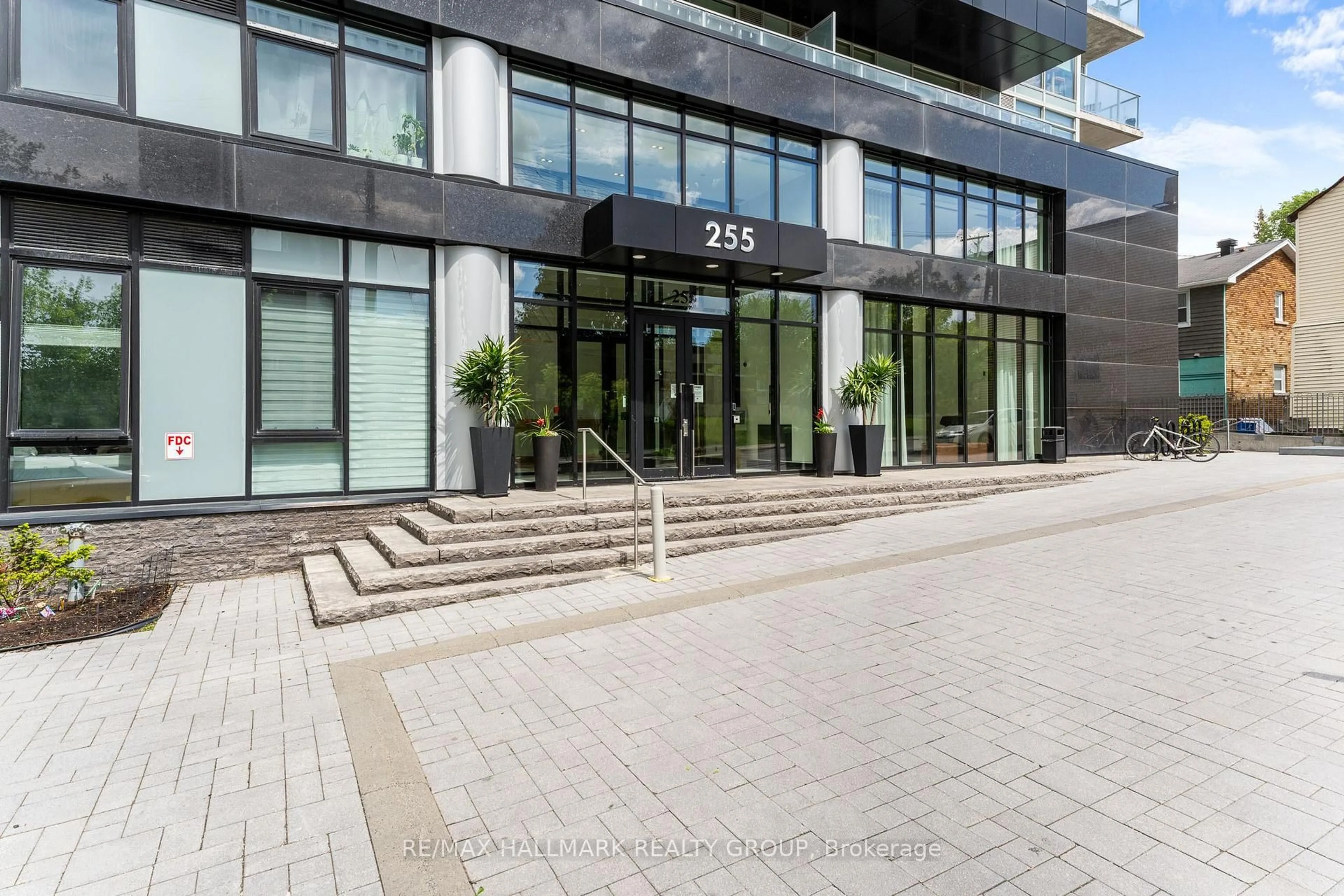 Unknown for 255 Bay St #217, Ottawa Ontario K1R 0C5