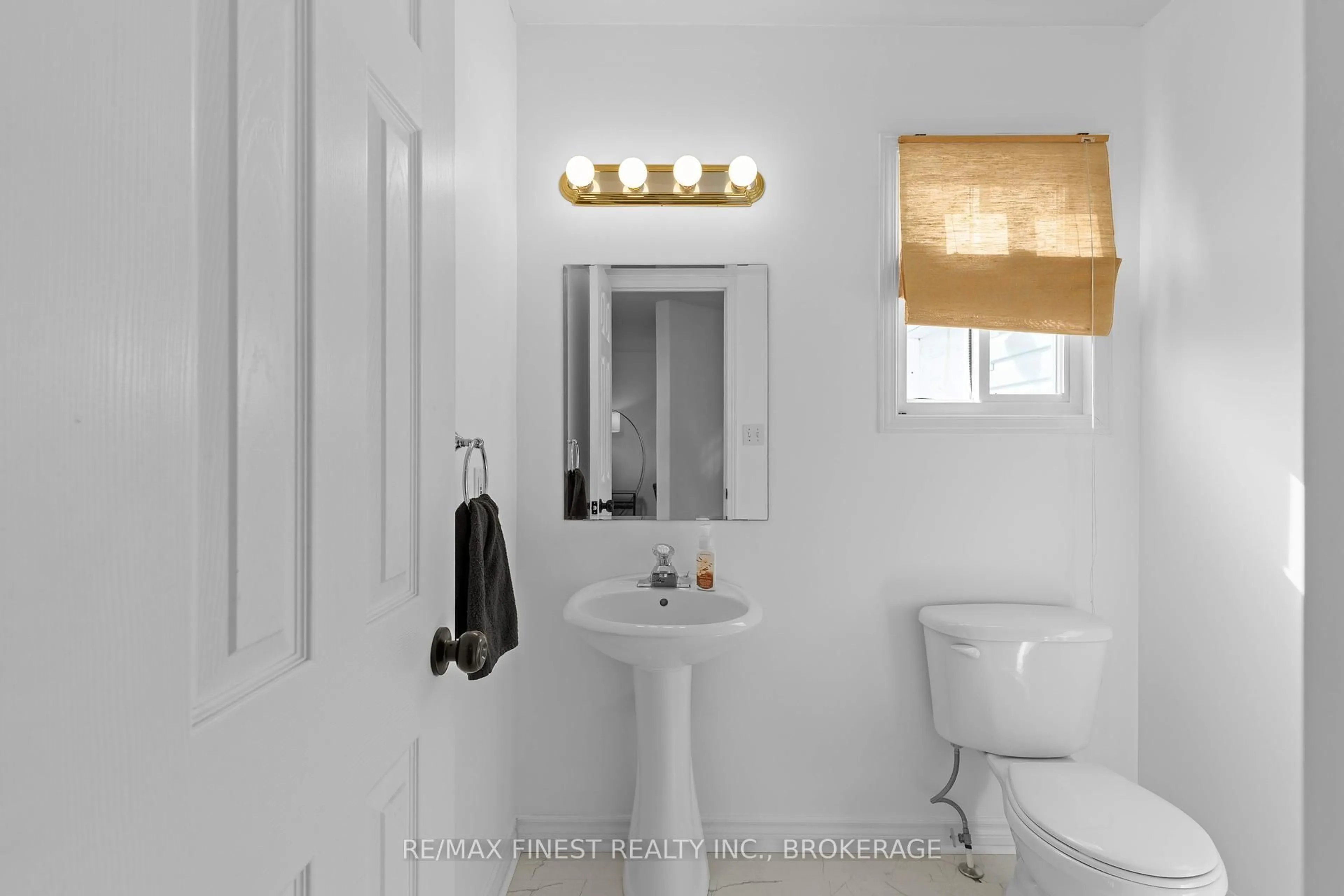 Standard bathroom, unknown for 195 Sheridan St, Kingston Ontario K7P 3E4