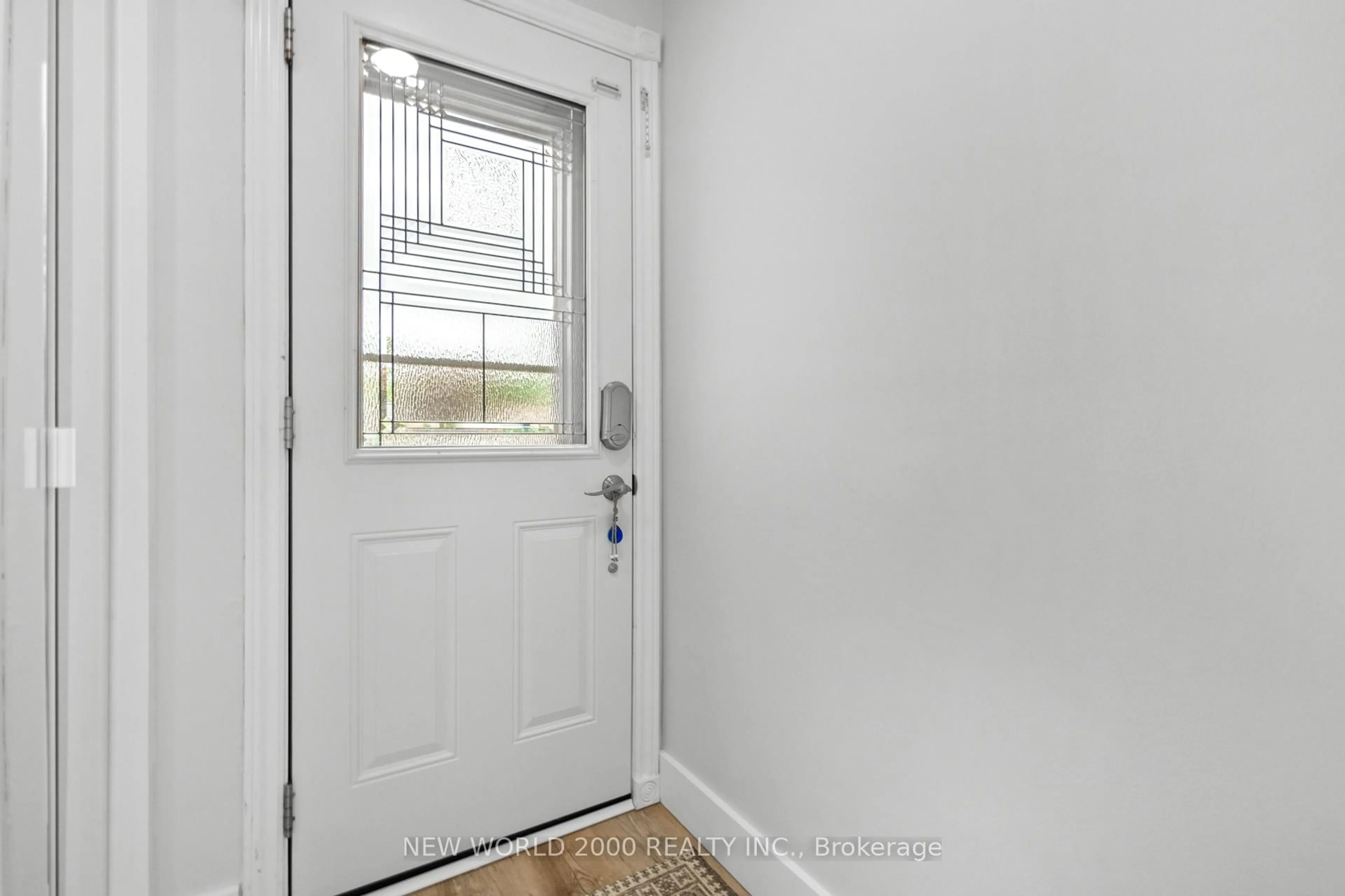 Indoor entryway for 160 Bechtel Dr, Kitchener Ontario N2P 1R7