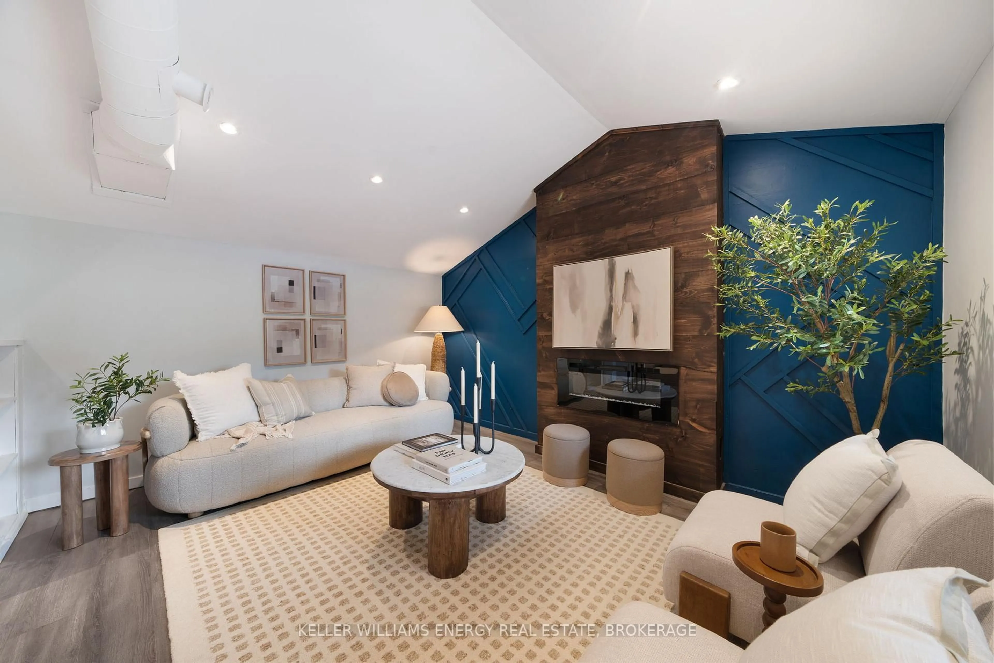 Living room with furniture, wood/laminate floor for 24 Water St, Kawartha Lakes Ontario K9V 2C8