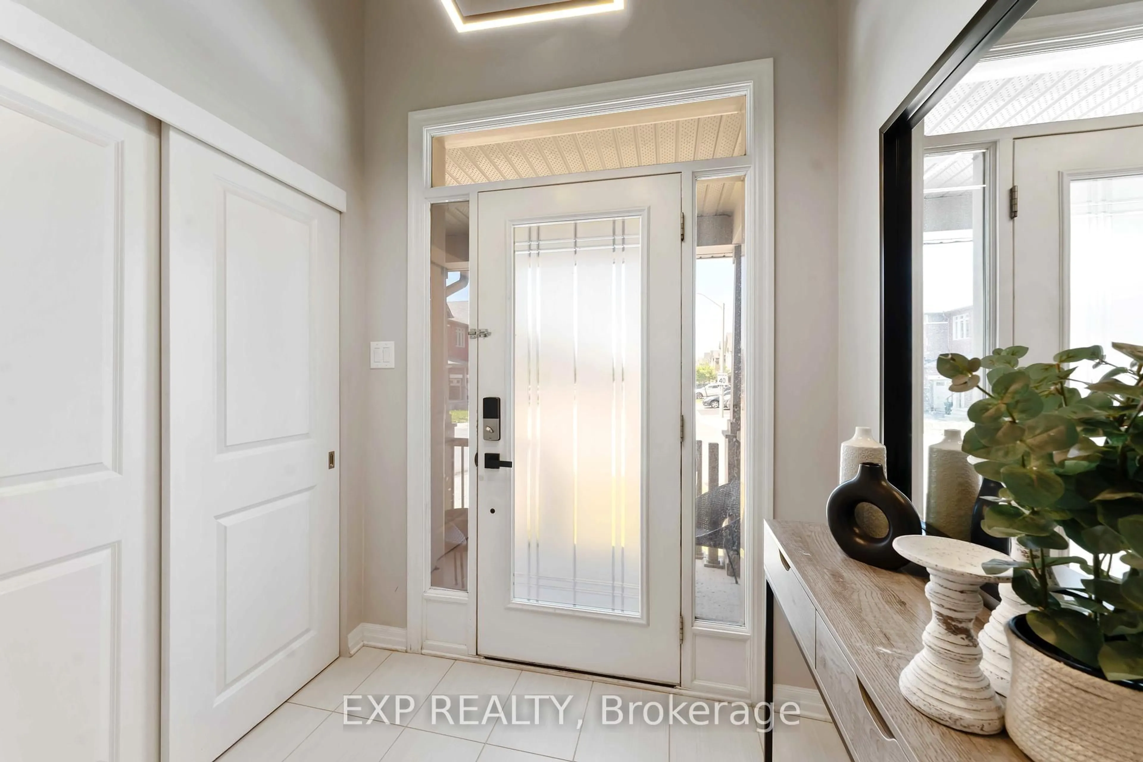 Indoor entryway for 329 Tulum Cres, Ottawa Ontario K2S 0V9