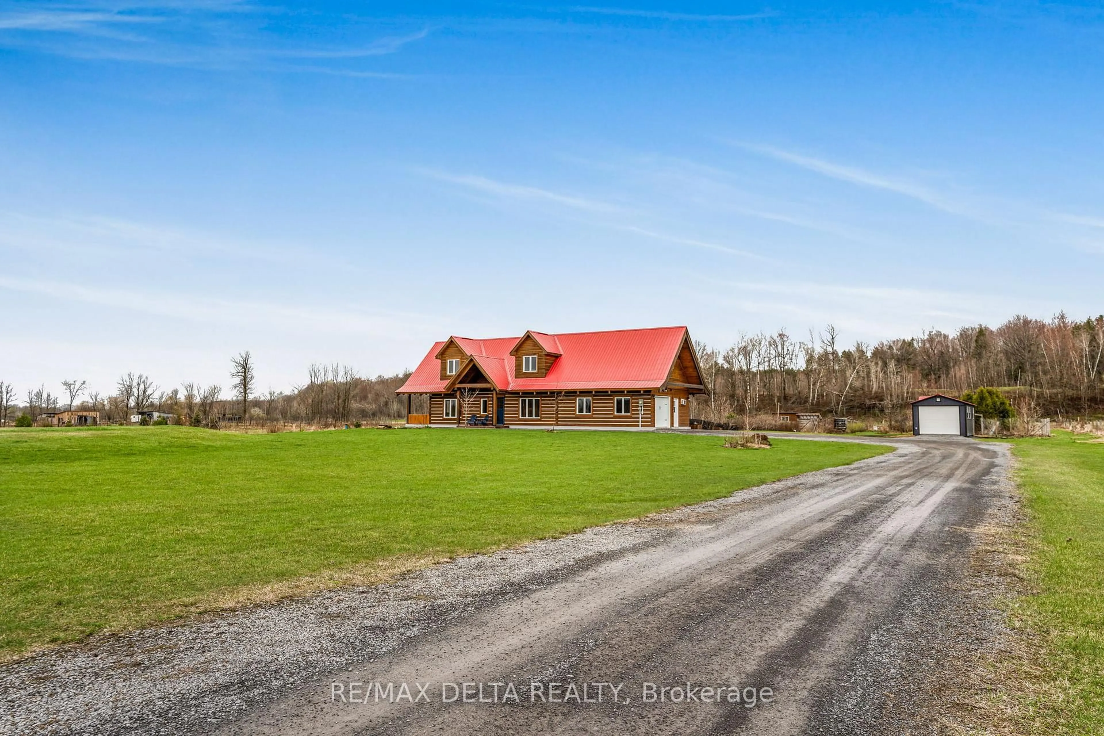 A pic from outside/outdoor area/front of a property/back of a property/a pic from drone, building for 1545 Lavigne Rd, Clarence-Rockland Ontario K0A 2A0