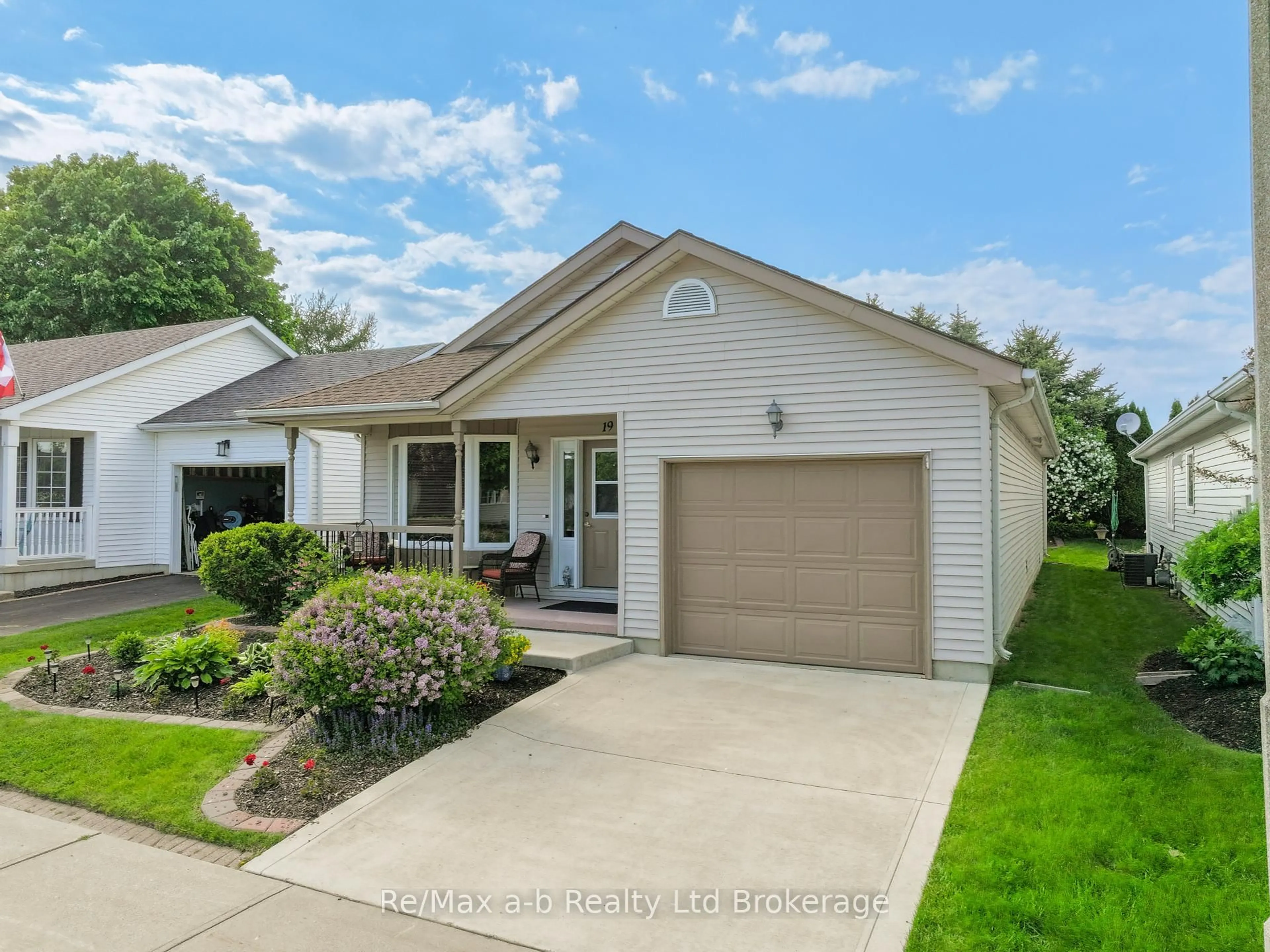Home with vinyl exterior material, water/lake/river/ocean view for 19 Brasher Dr, Tillsonburg Ontario N4G 5T2