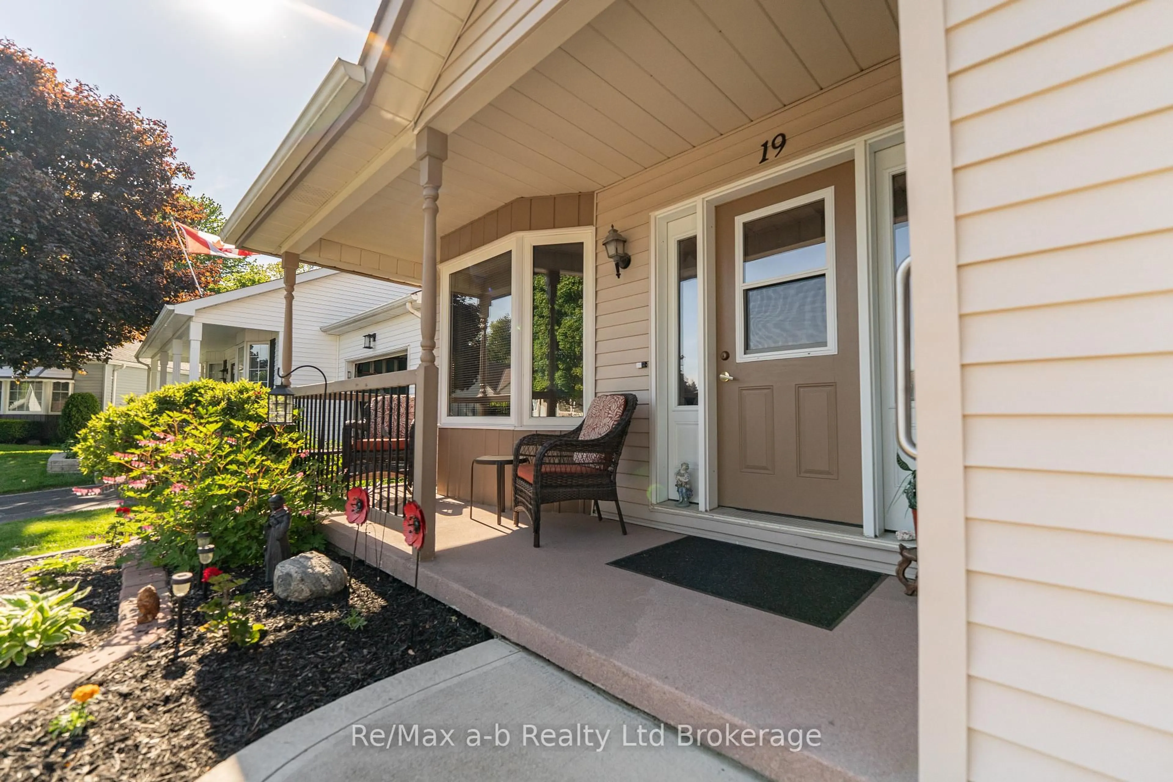 Indoor entryway for 19 Brasher Dr, Tillsonburg Ontario N4G 5T2
