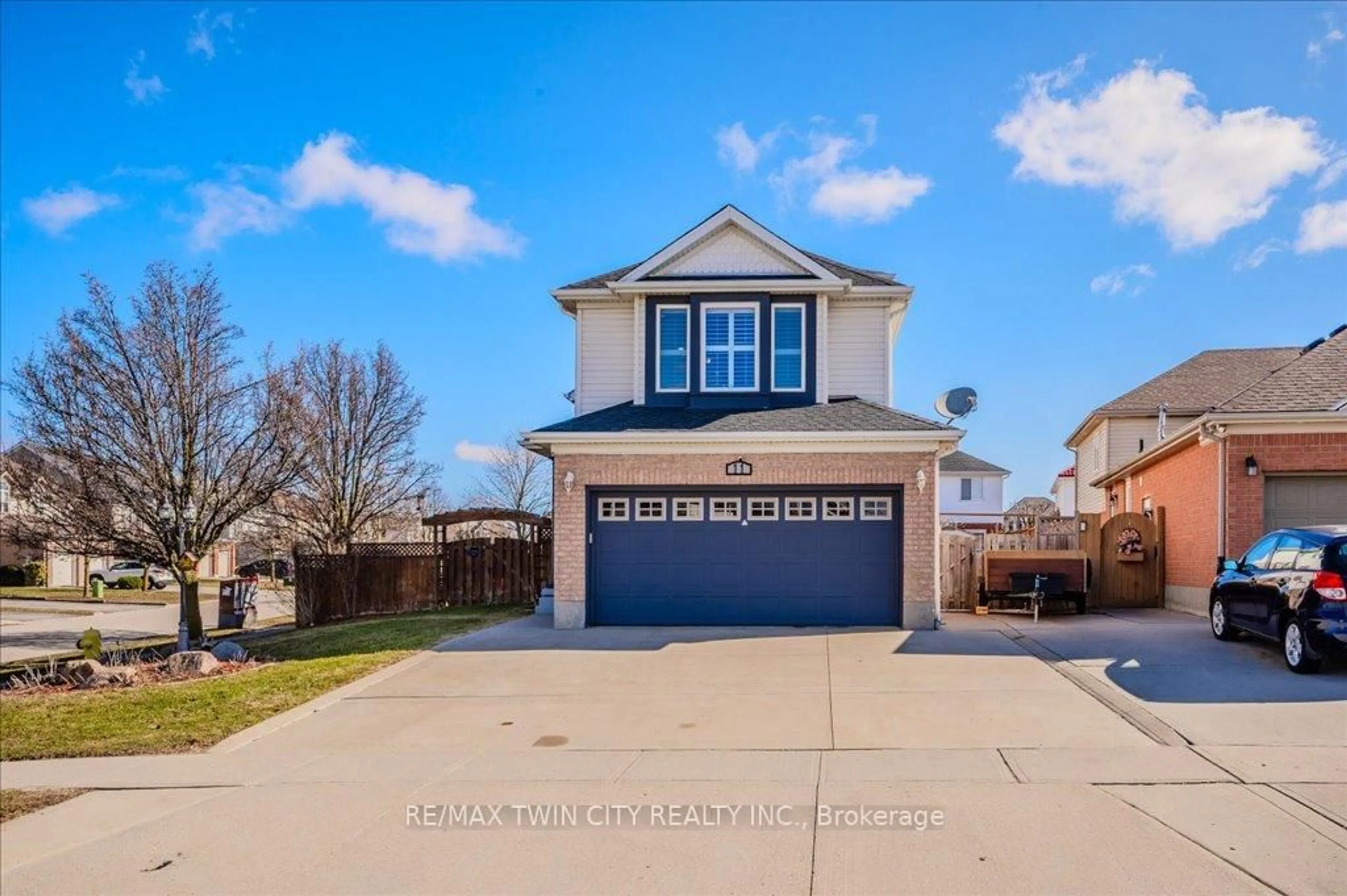 A pic from outside/outdoor area/front of a property/back of a property/a pic from drone, street for 11 Acorn Way, Cambridge Ontario N1R 8M3