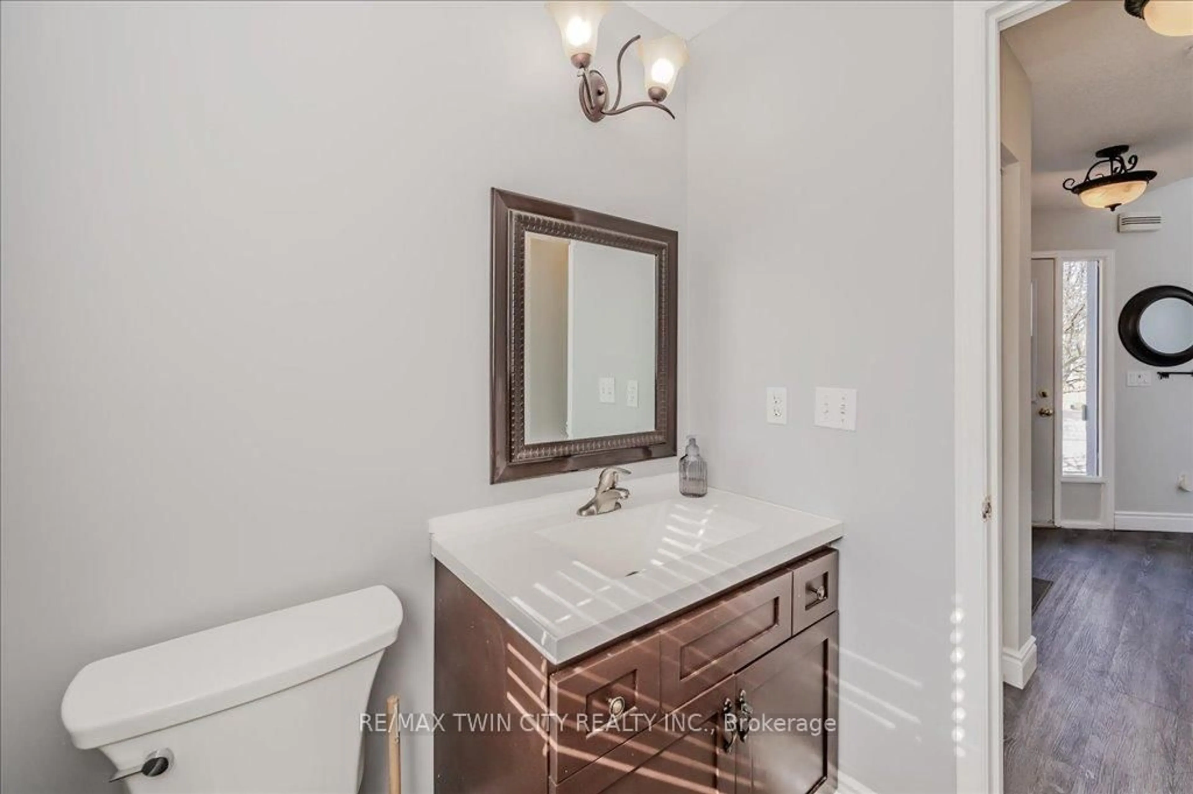 Standard bathroom, ceramic/tile floor for 11 Acorn Way, Cambridge Ontario N1R 8M3