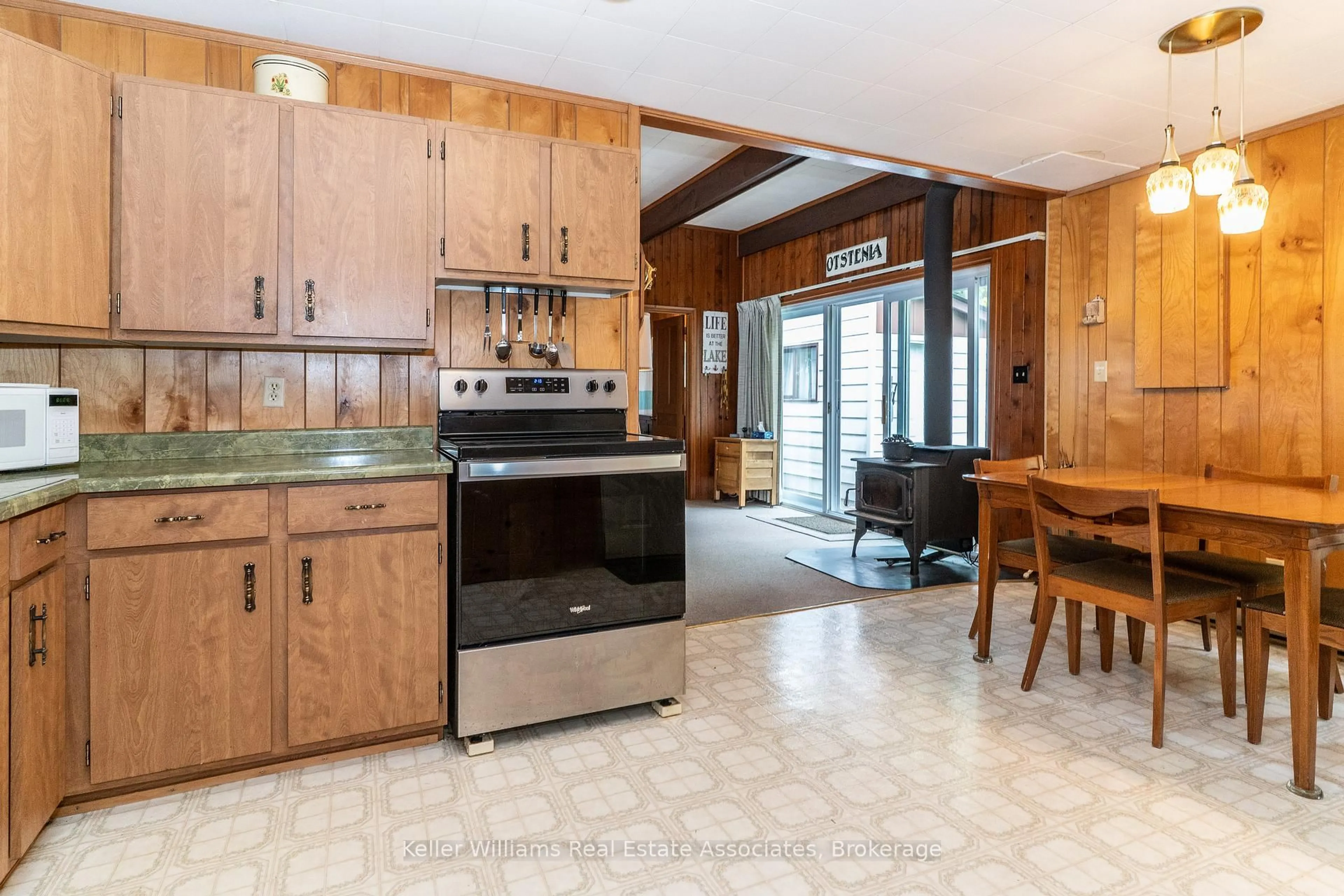 Open concept kitchen, ceramic/tile floor for 1200 North Shore Dr #Unit 2, Gravenhurst Ontario P1P 1B8