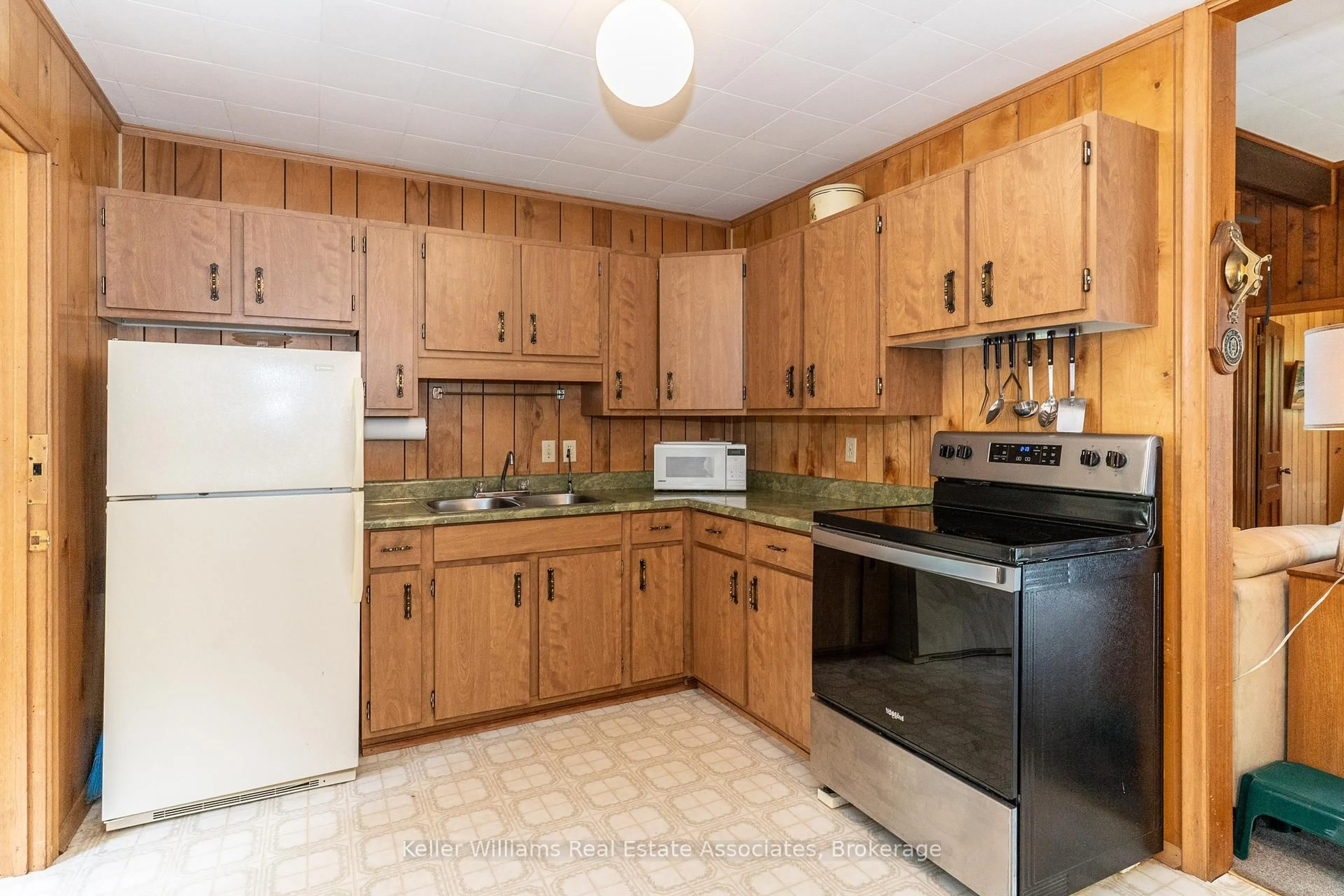Standard kitchen, unknown for 1200 North Shore Dr #Unit 2, Gravenhurst Ontario P1P 1B8