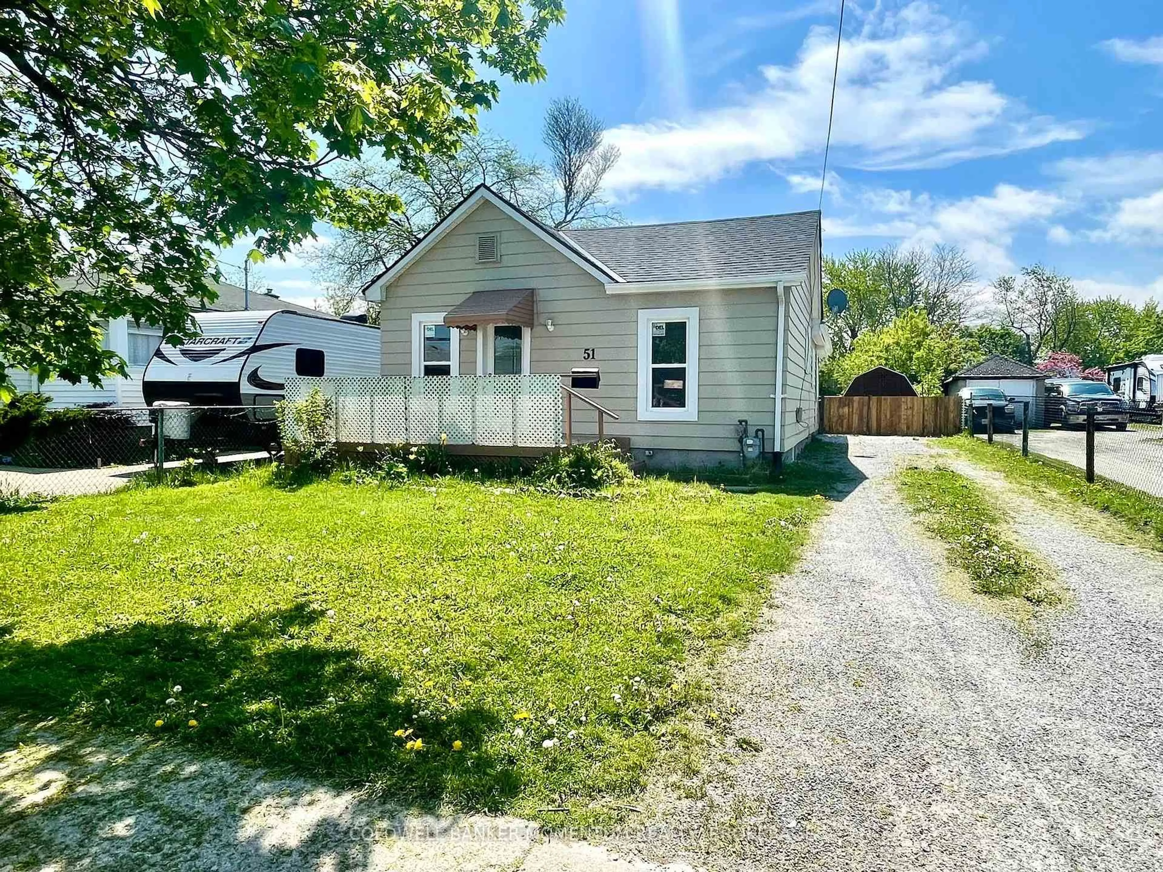 A pic from outside/outdoor area/front of a property/back of a property/a pic from drone, street for 51 Rykert St, St. Catharines Ontario L2S 1Z2