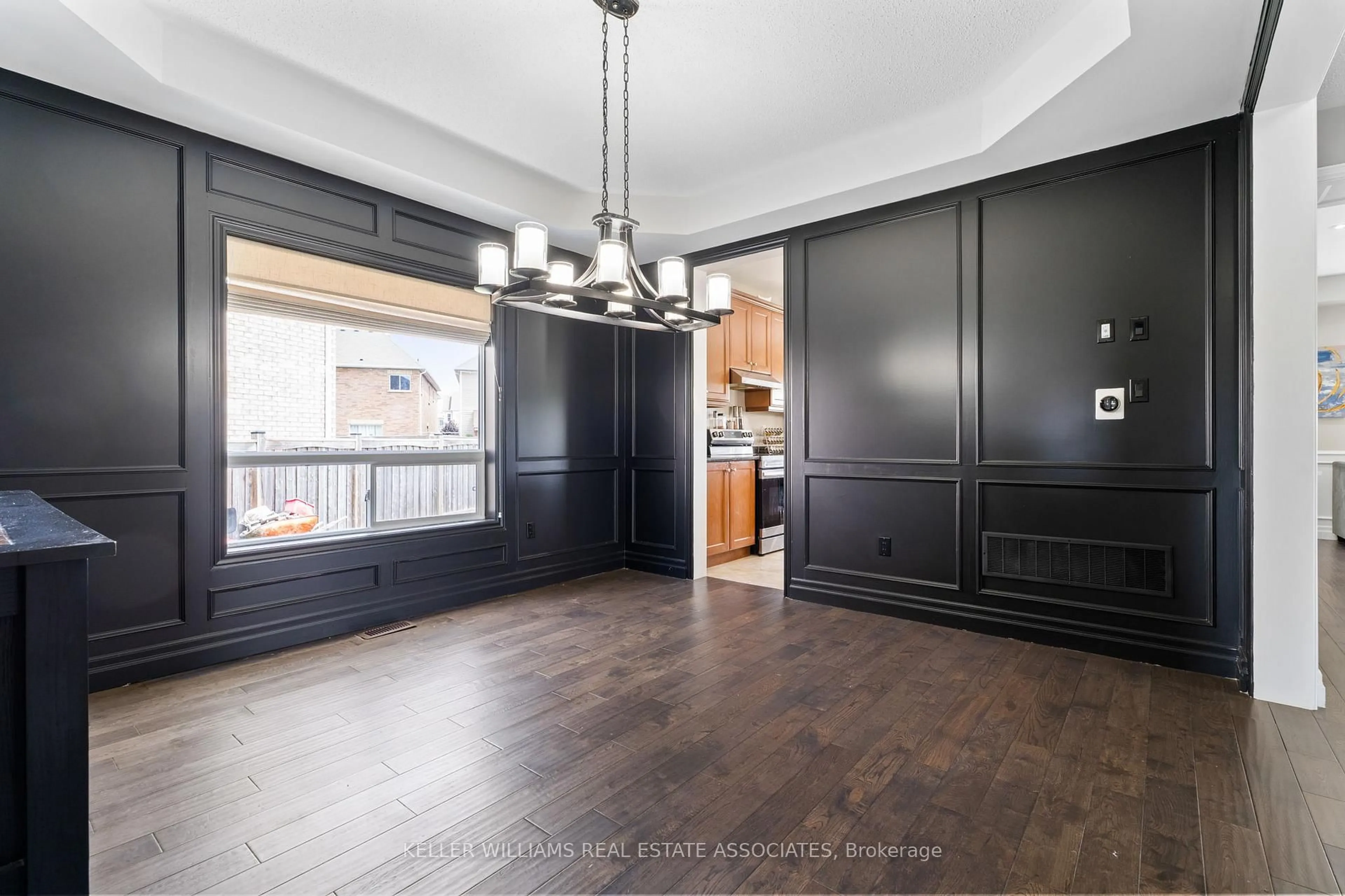 Open concept kitchen, wood/laminate floor for 416 Tansley St, Shelburne Ontario L9V 2S6