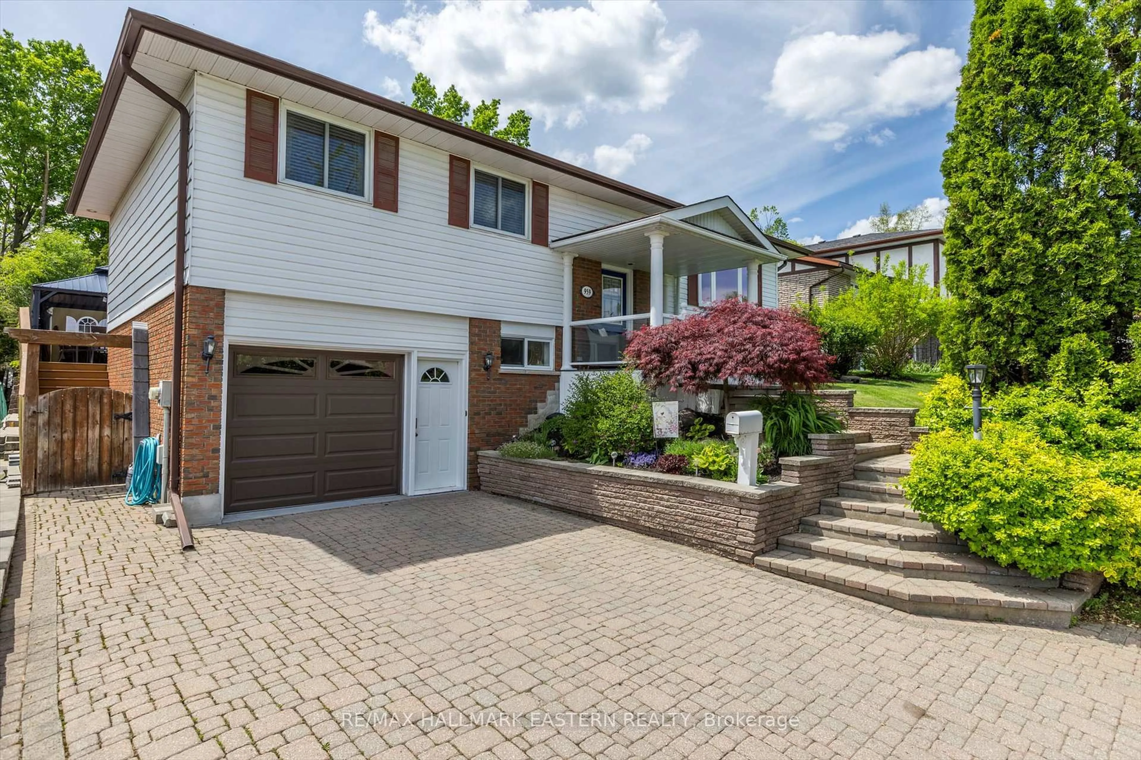 Home with brick exterior material, street for 959 Golfview Rd, Peterborough West Ontario K9J 7W2