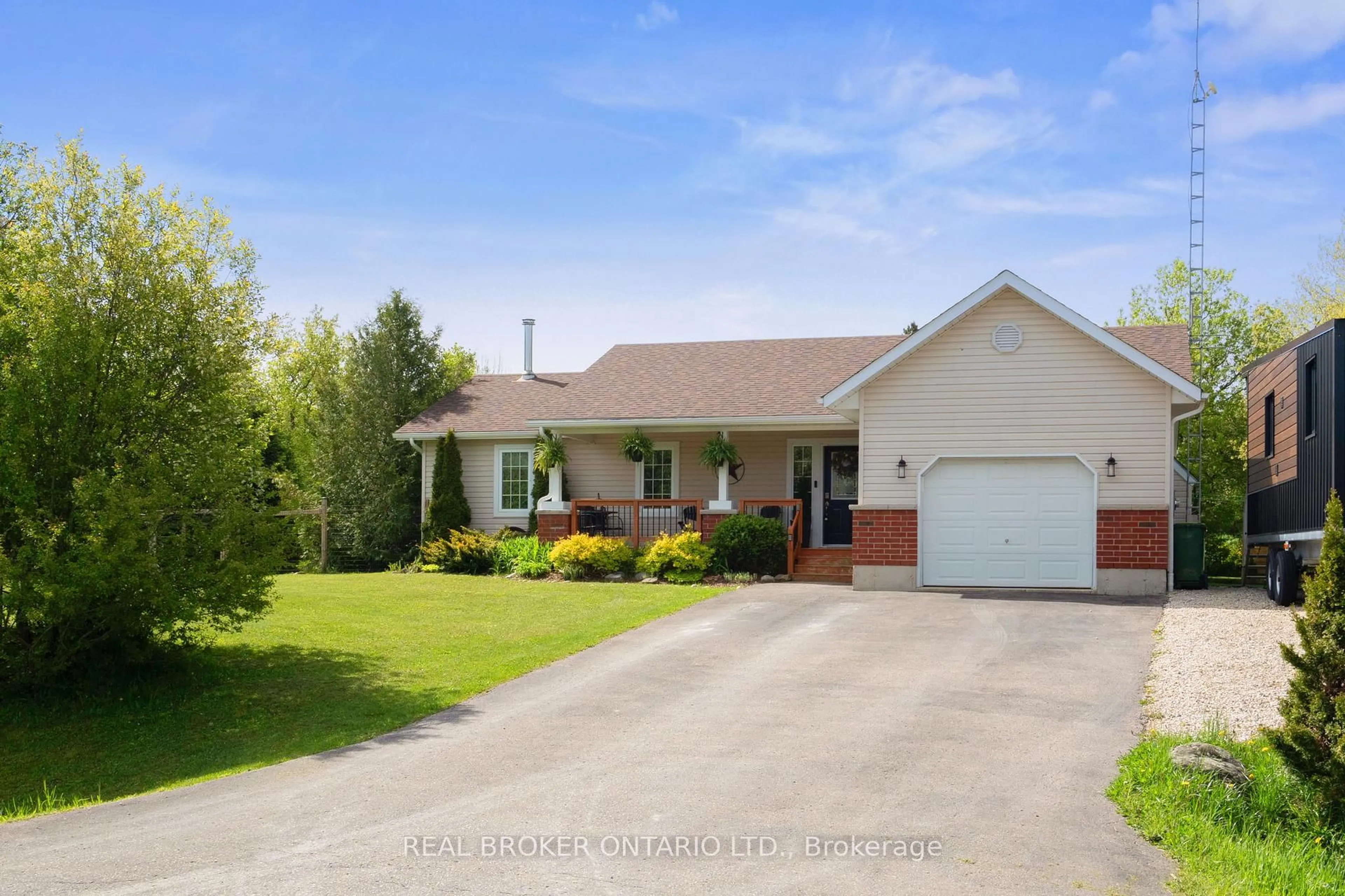 A pic from outside/outdoor area/front of a property/back of a property/a pic from drone, street for 160 James St, Grey Highlands Ontario N0C 1K0
