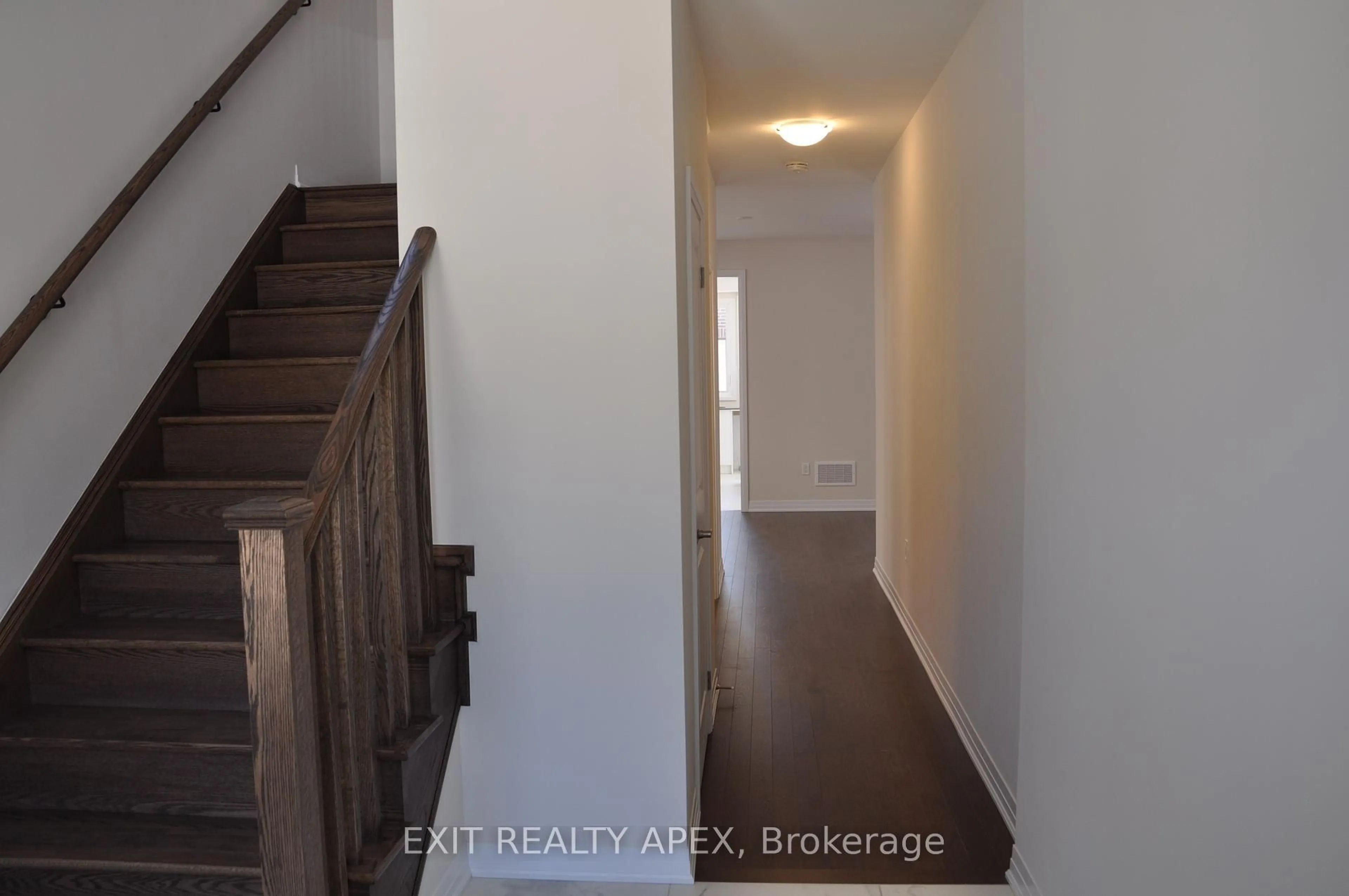 Indoor entryway for 68 Conboy Dr, Erin Ontario N0B 1T0