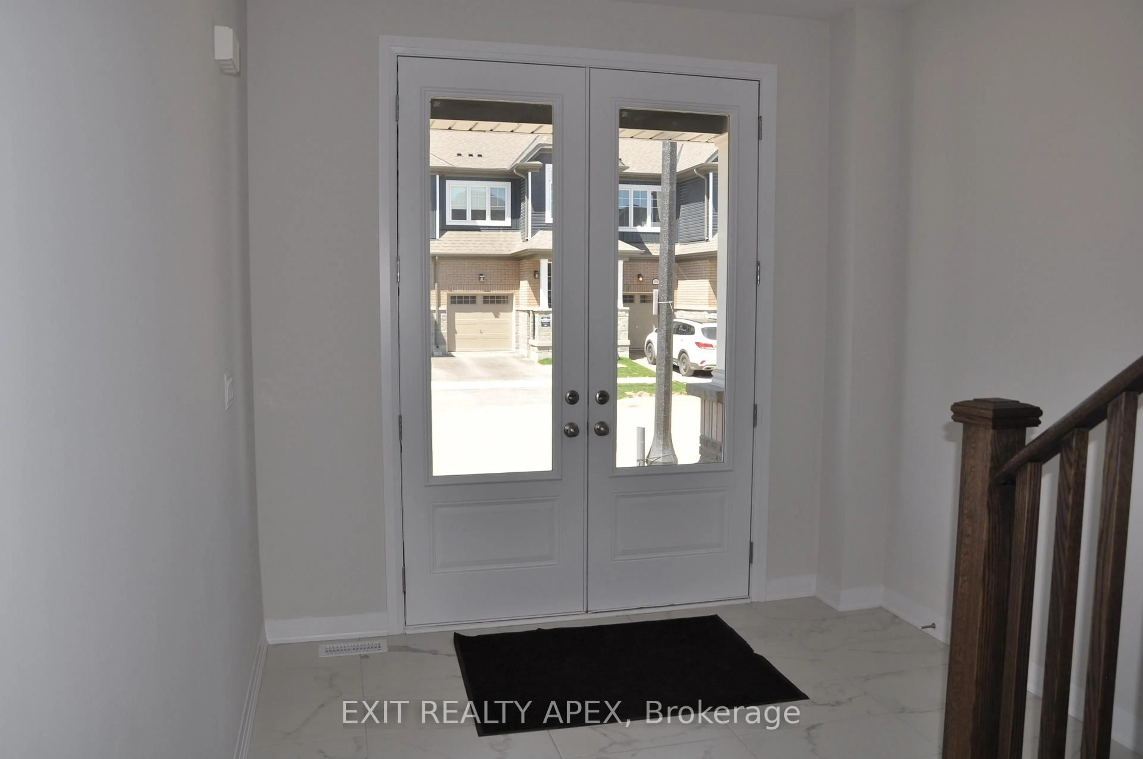 Indoor entryway for 68 Conboy Dr, Erin Ontario N0B 1T0