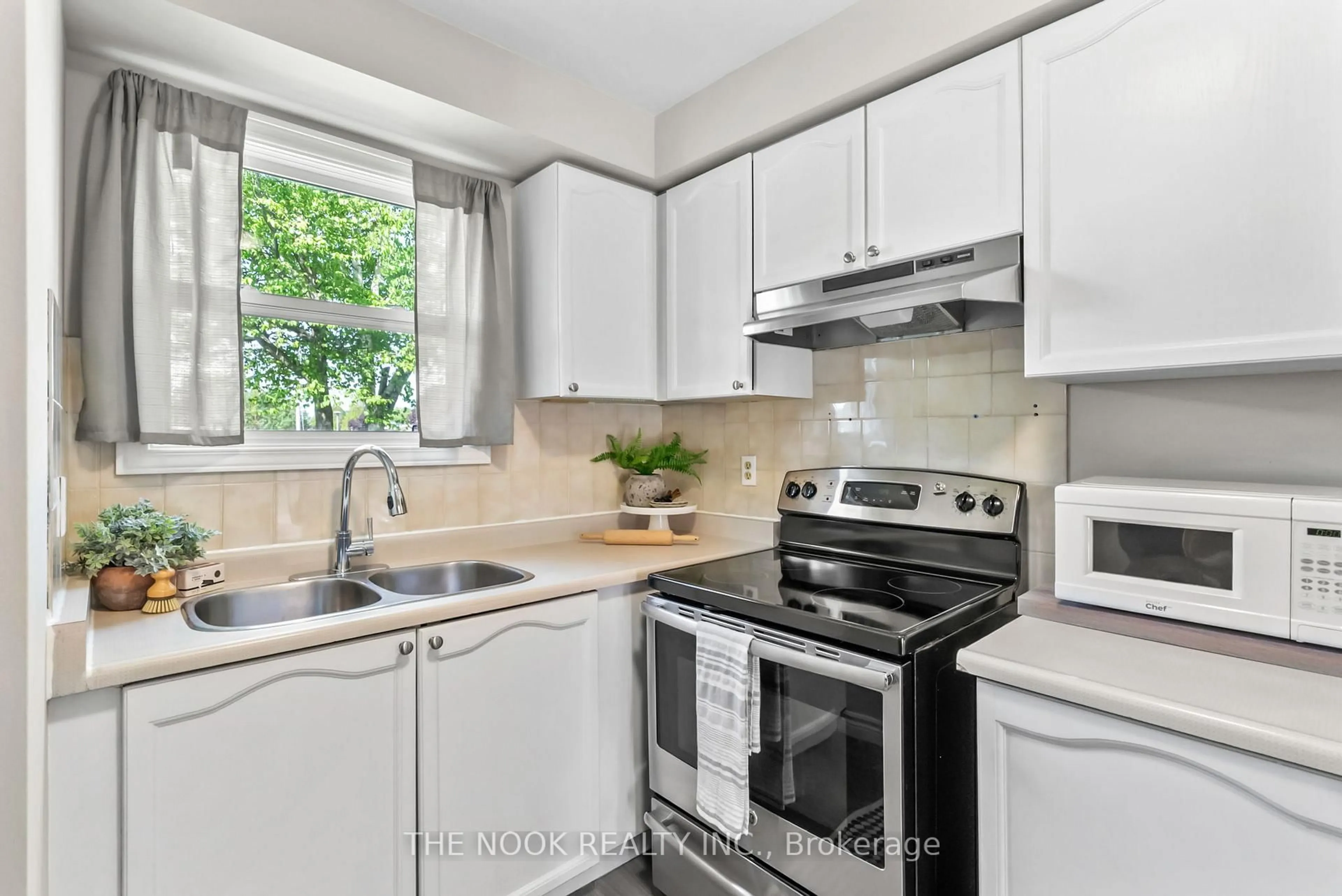 Standard kitchen, unknown for 136 Peacock Blvd, Port Hope Ontario L1A 4G2