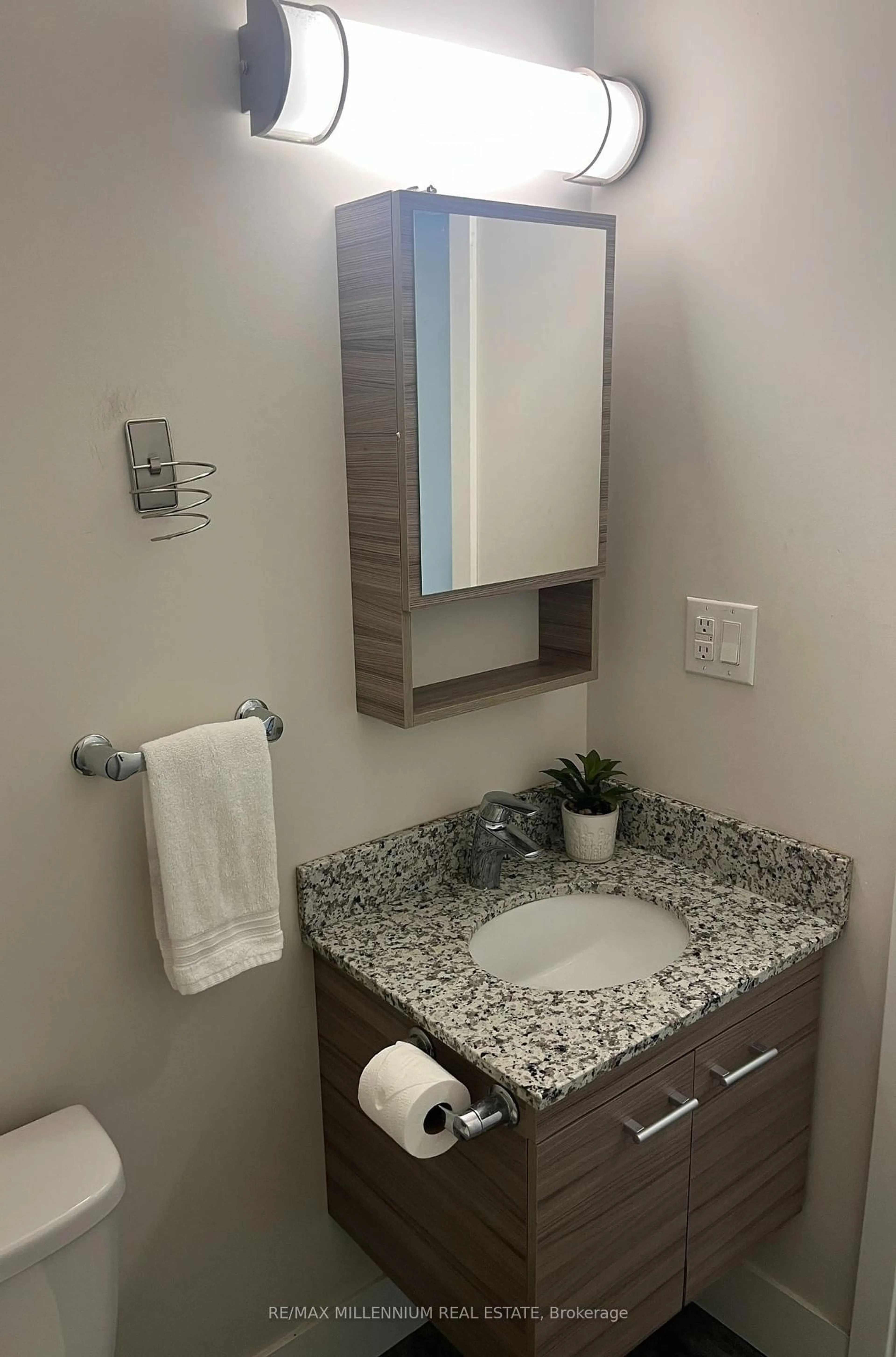 Standard bathroom, ceramic/tile floor for 253 Albert St #202, Waterloo Ontario N2L 0G3