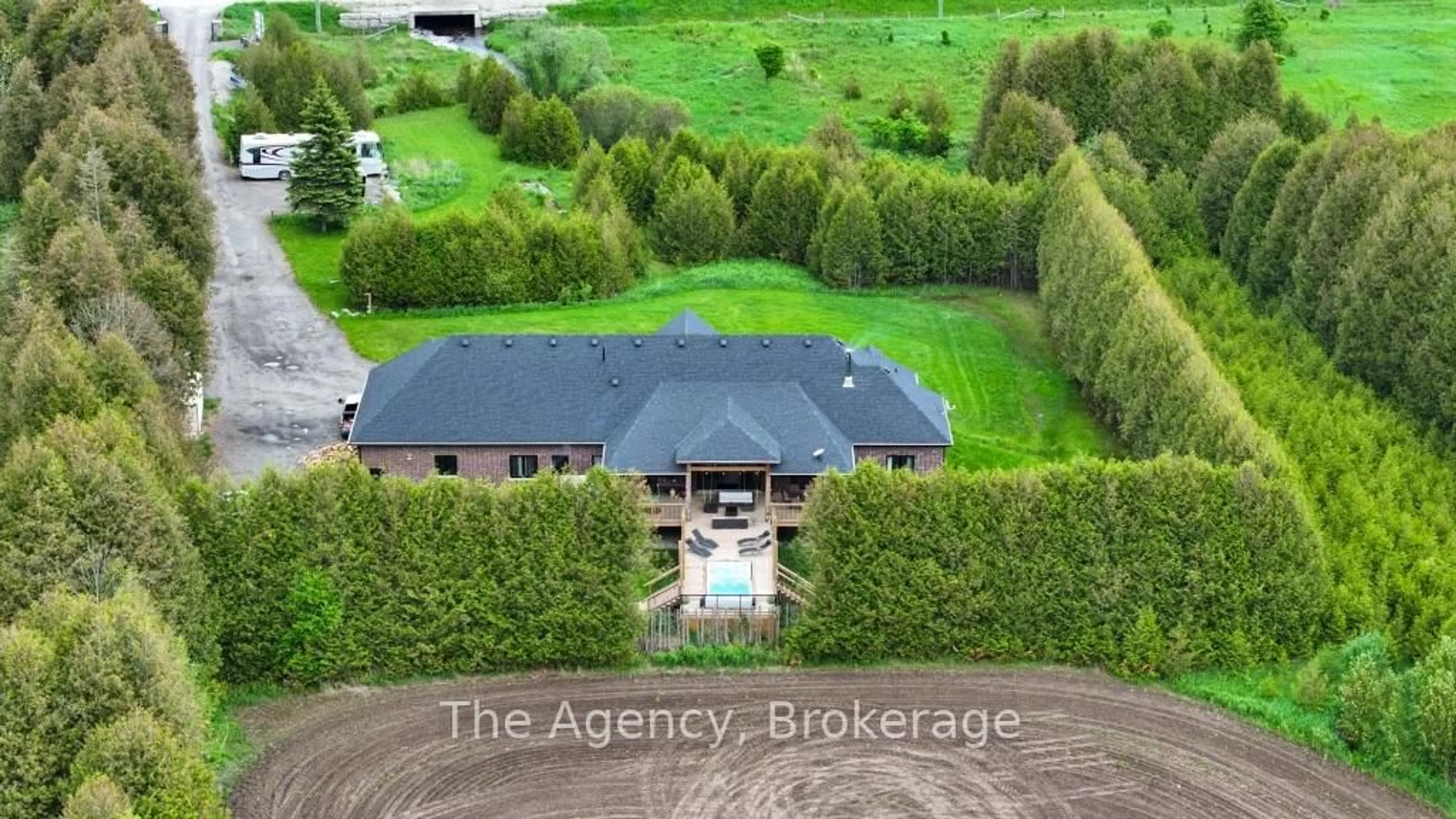 A pic from outside/outdoor area/front of a property/back of a property/a pic from drone, building for 634060 Highway 10 Highway, Mono Ontario L9W 5P4