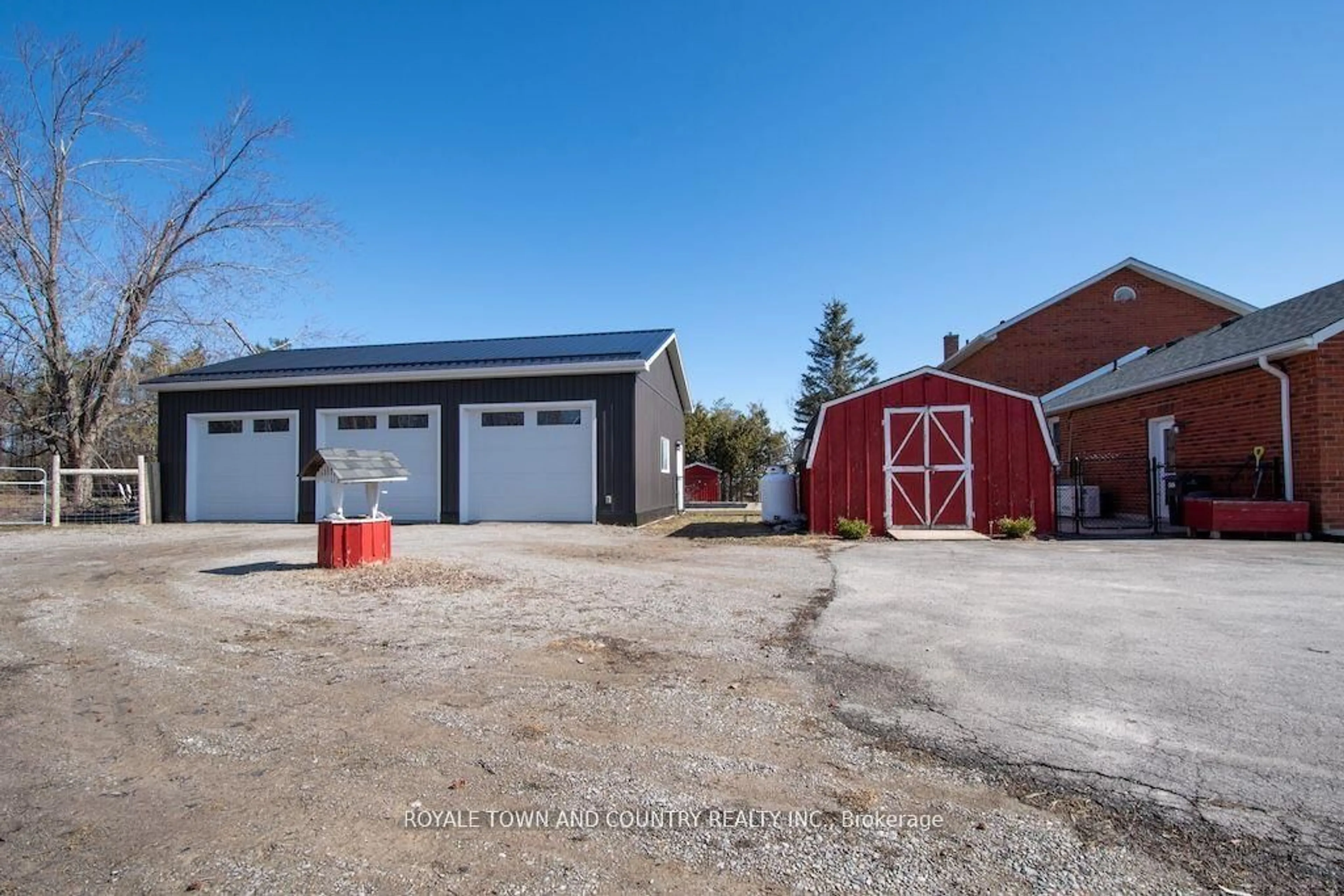 Indoor garage for 19 Tracey's Hill Rd, Kawartha Lakes Ontario K9V 4R5