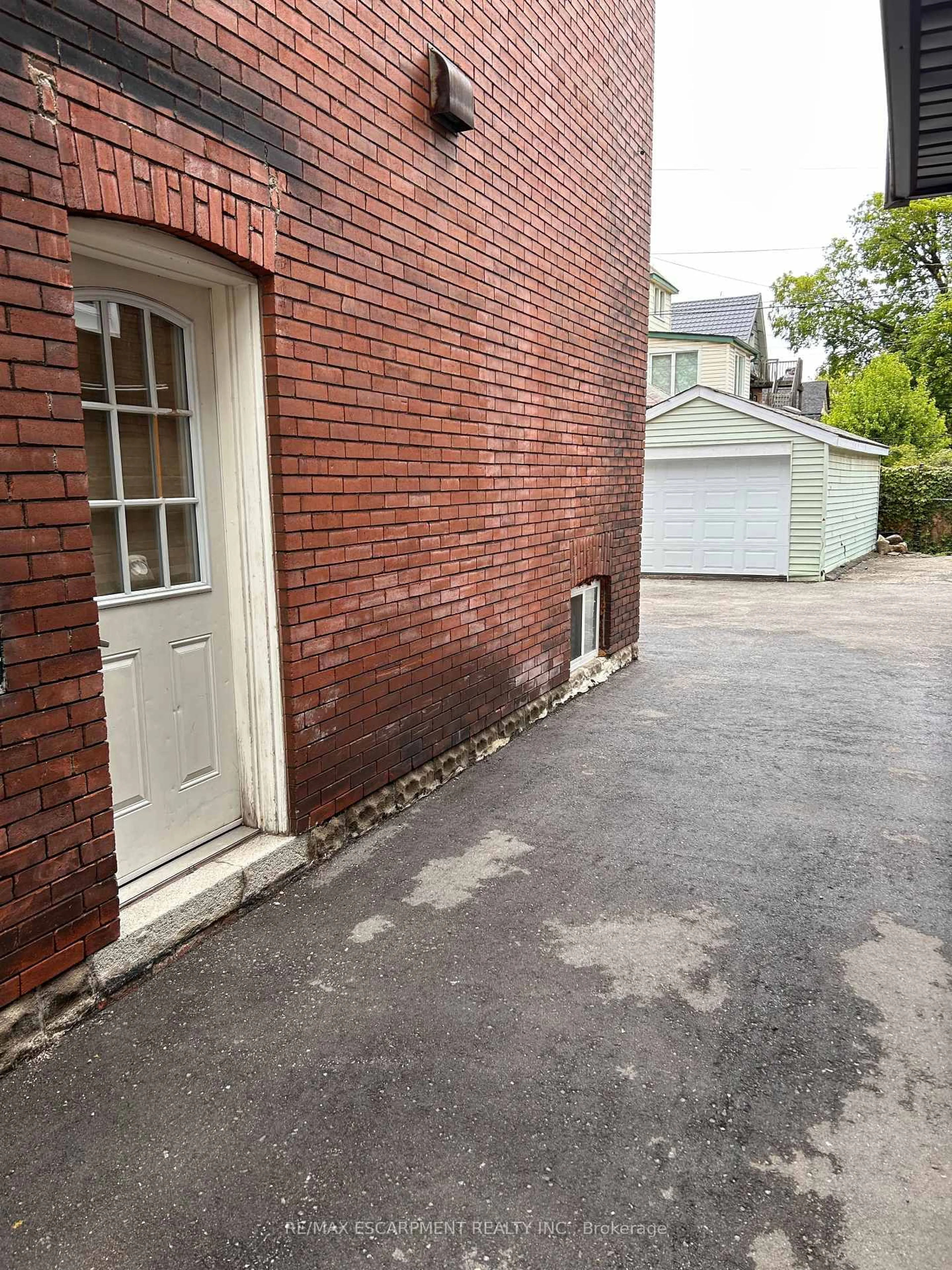 Unknown for 797 Main St, Hamilton Ontario L8M 1L5