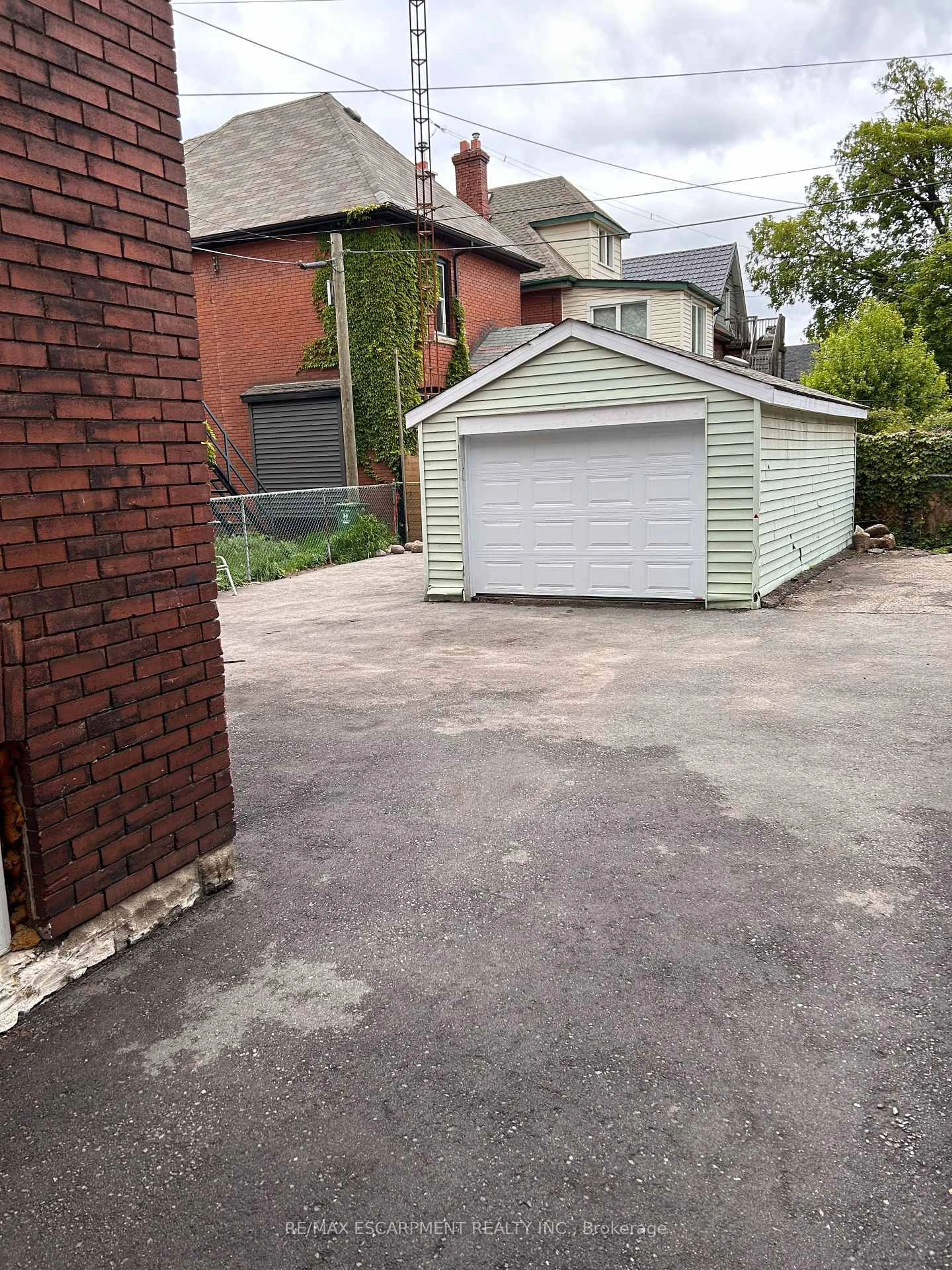 Shed for 797 Main St, Hamilton Ontario L8M 1L5