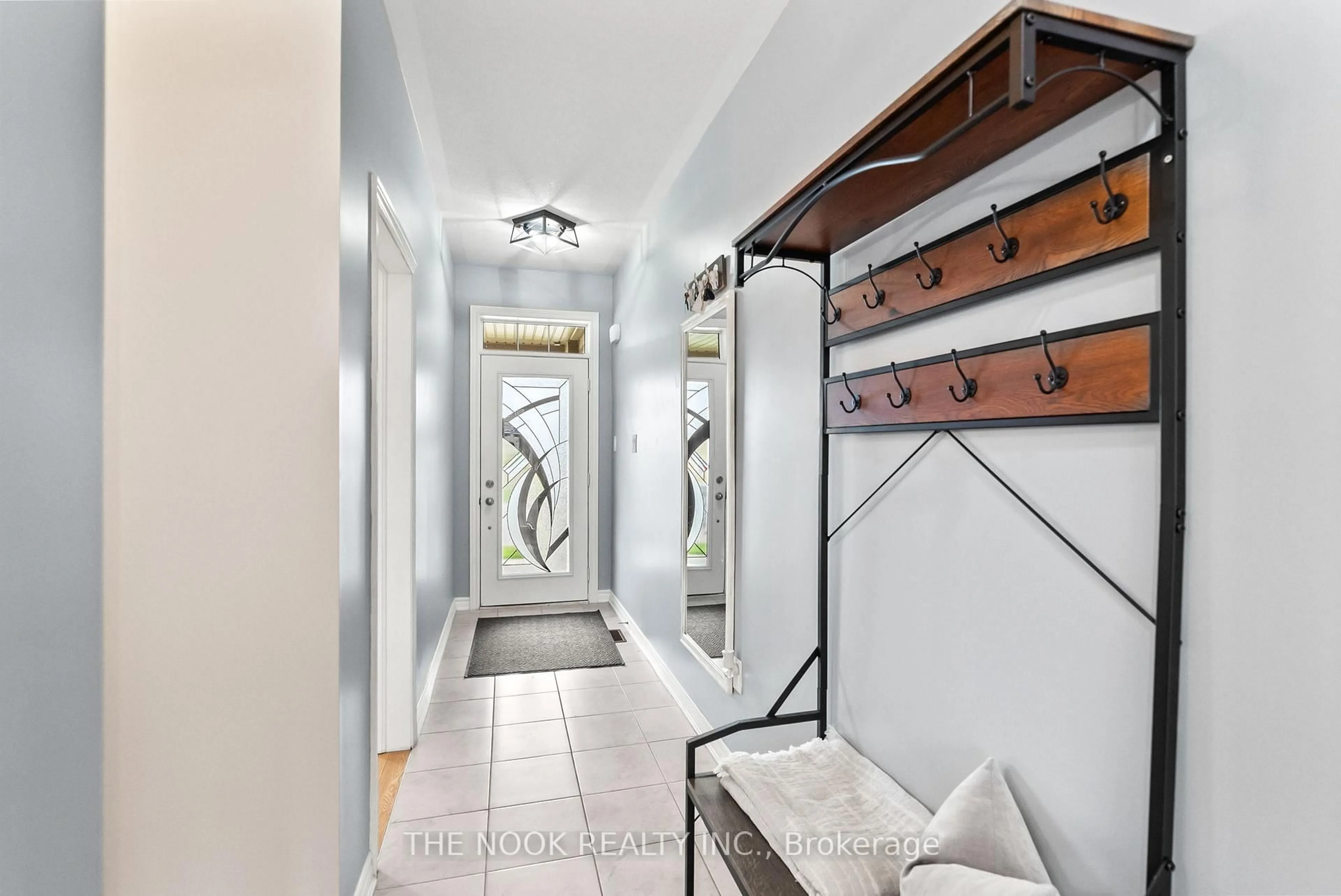 Indoor entryway for 38 Pristine Tr, Cavan Monaghan Ontario L0A 1G0