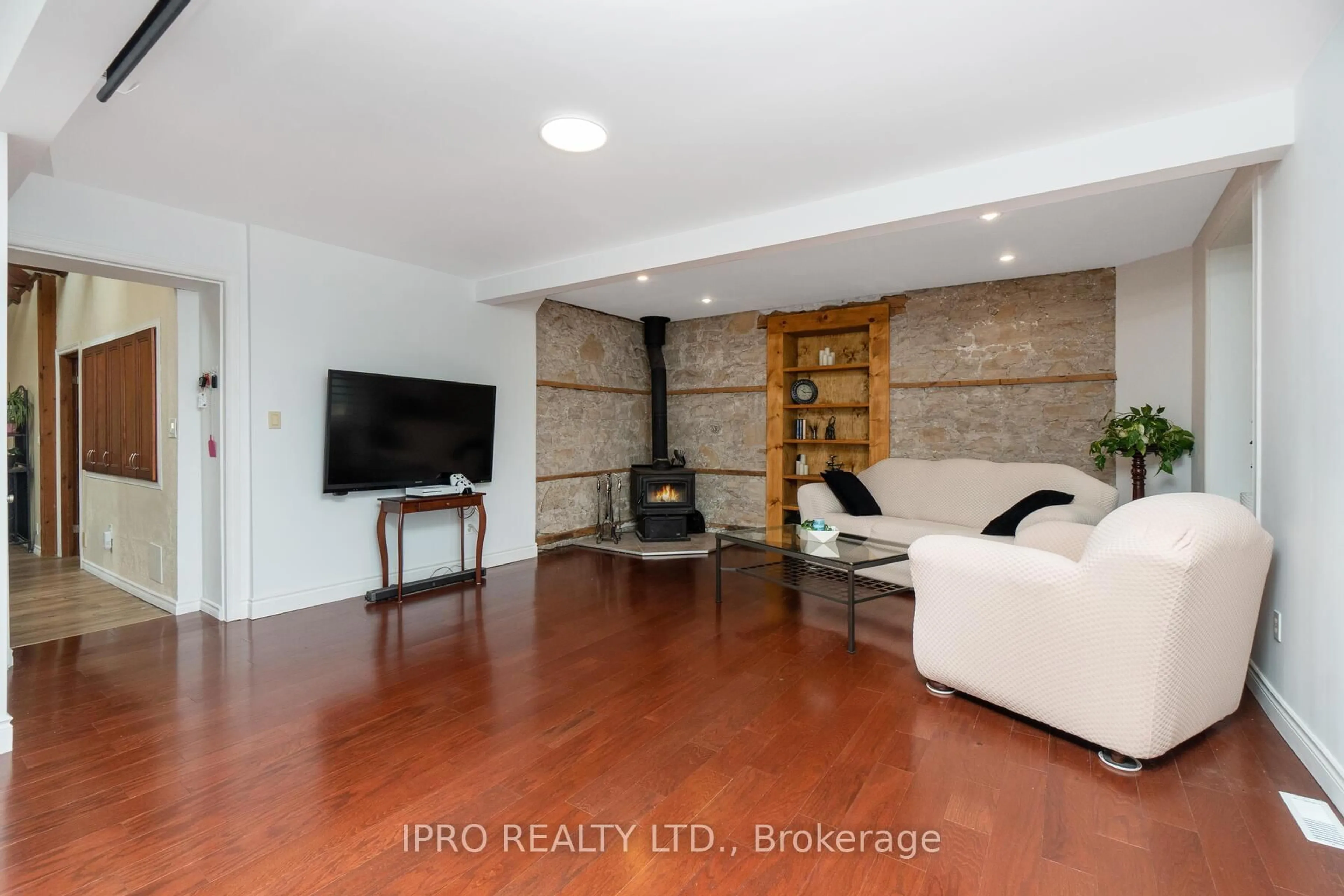 Living room with furniture, unknown for 9206 Sideroad 17 Rd, Erin Ontario N0B 1Z0