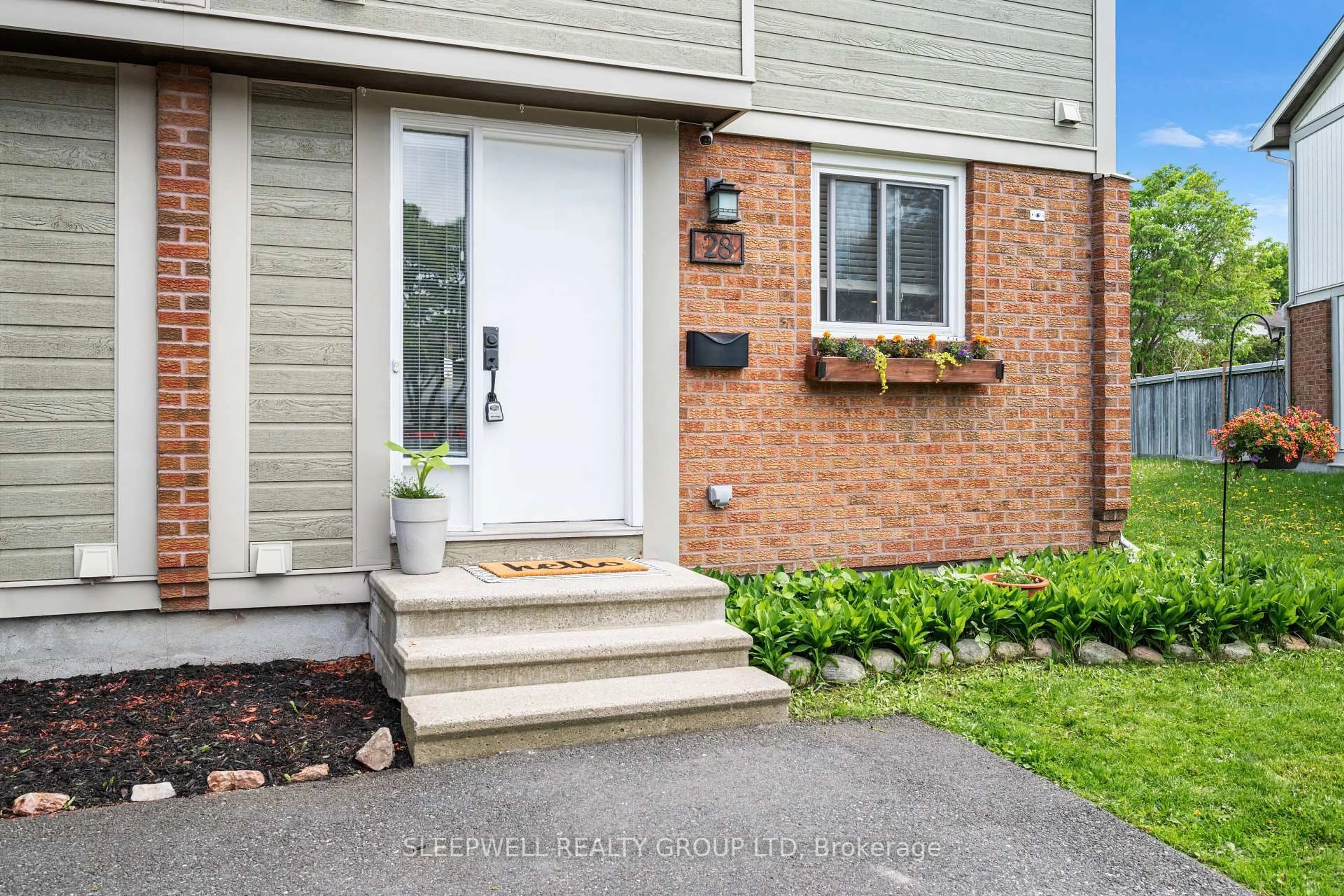 Unknown for 28 Barrow Cres #82, Ottawa Ontario K2L 2K1