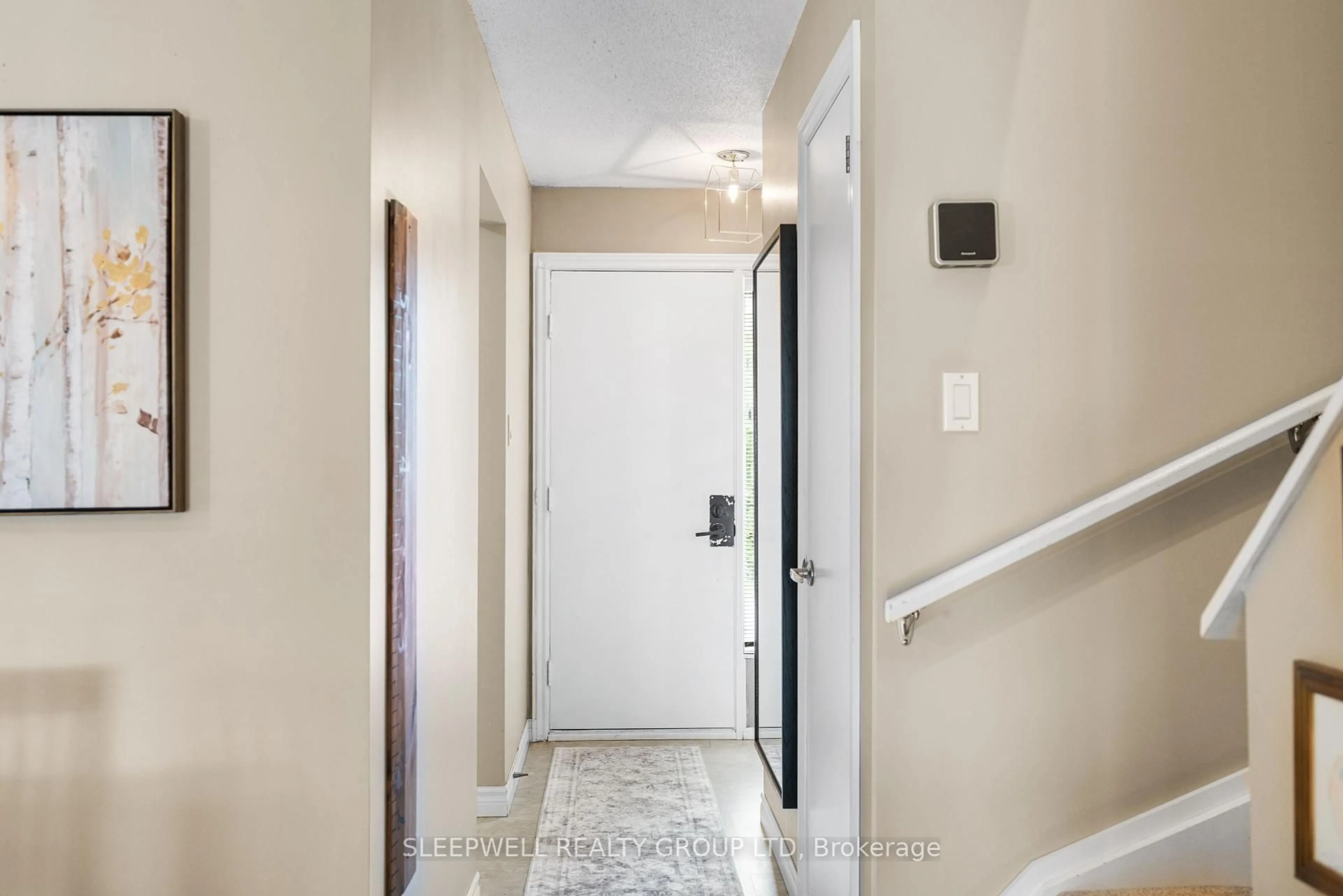 Indoor entryway for 28 Barrow Cres #82, Ottawa Ontario K2L 2K1