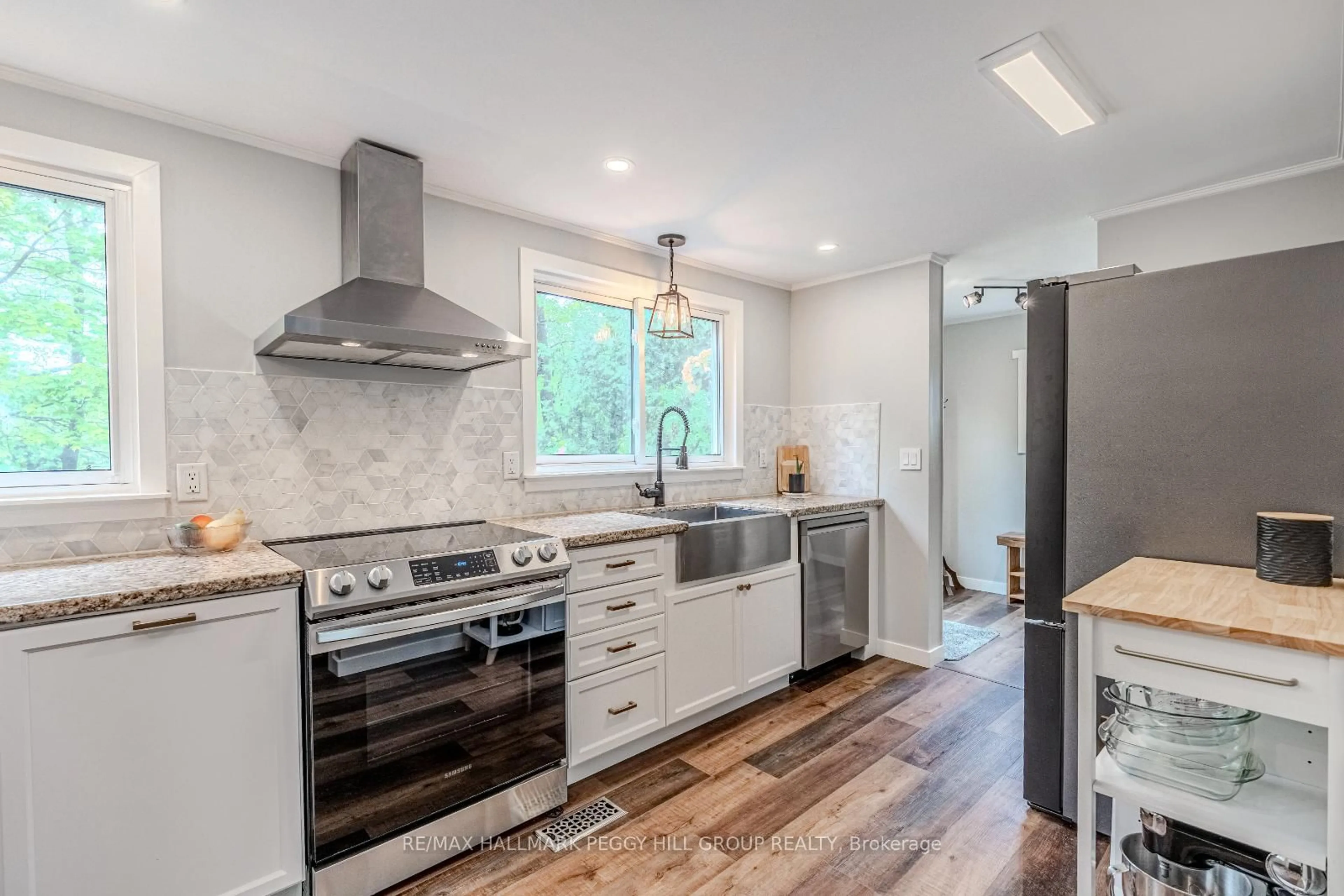 Open concept kitchen, ceramic/tile floor for 44 Edward St, Bracebridge Ontario P1L 1H5