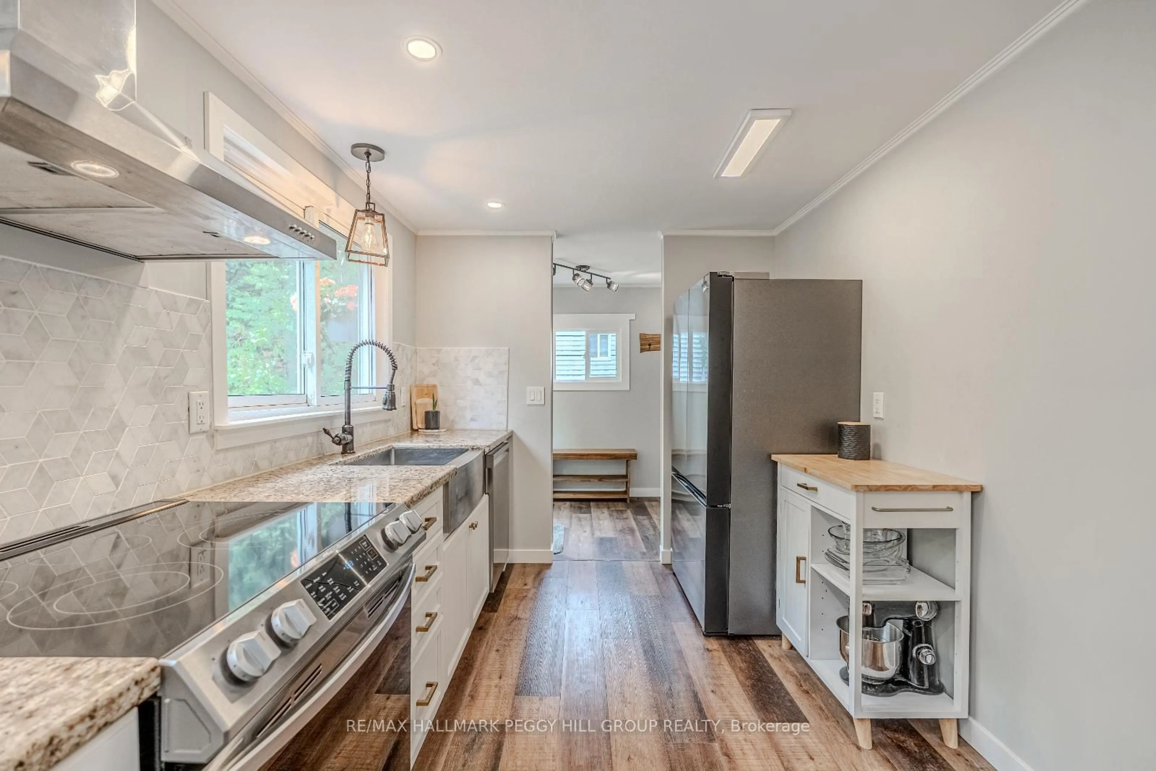 Open concept kitchen, unknown for 44 Edward St, Bracebridge Ontario P1L 1H5