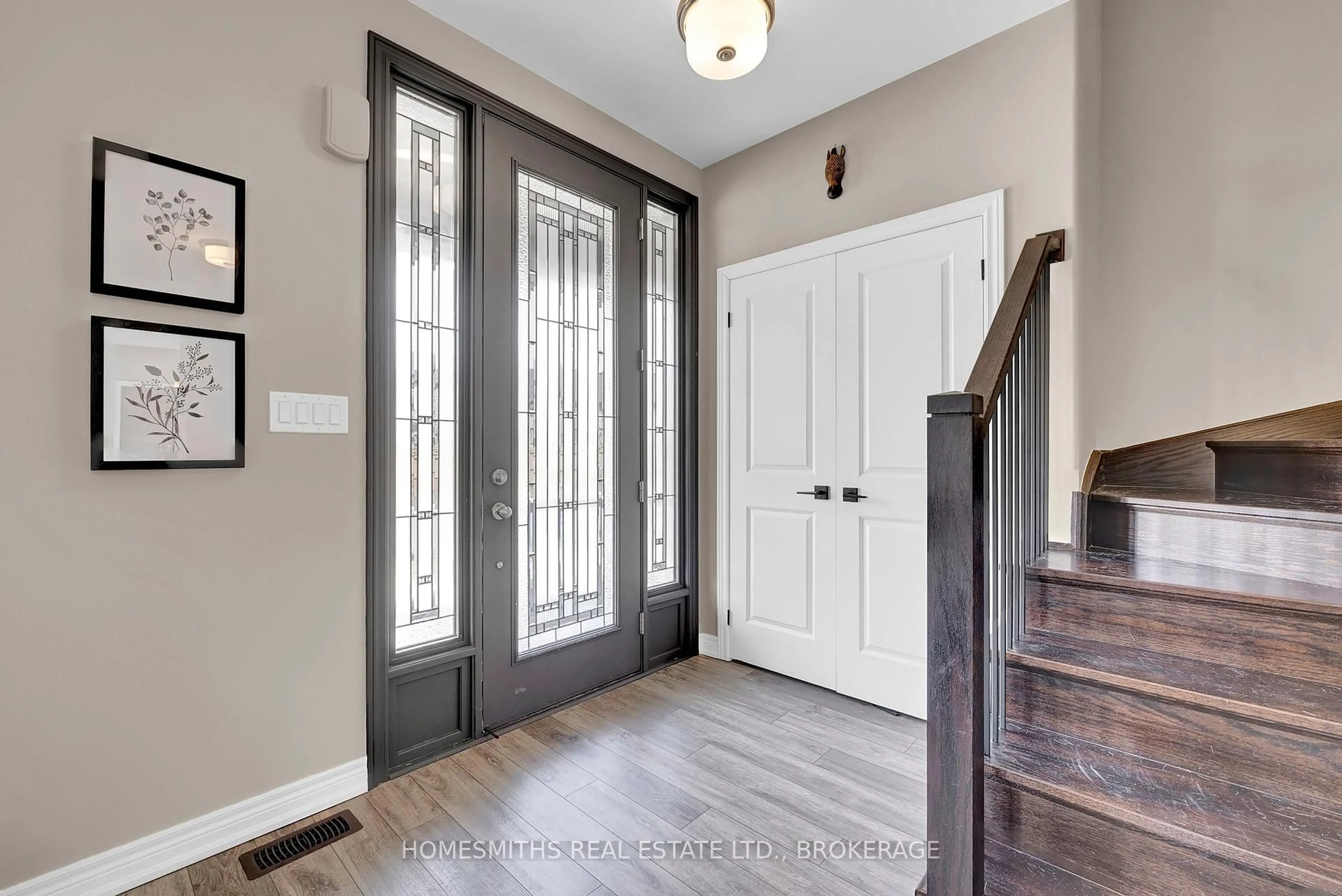 Indoor entryway for 23 Drummond St, Port Hope Ontario L1A 0E3