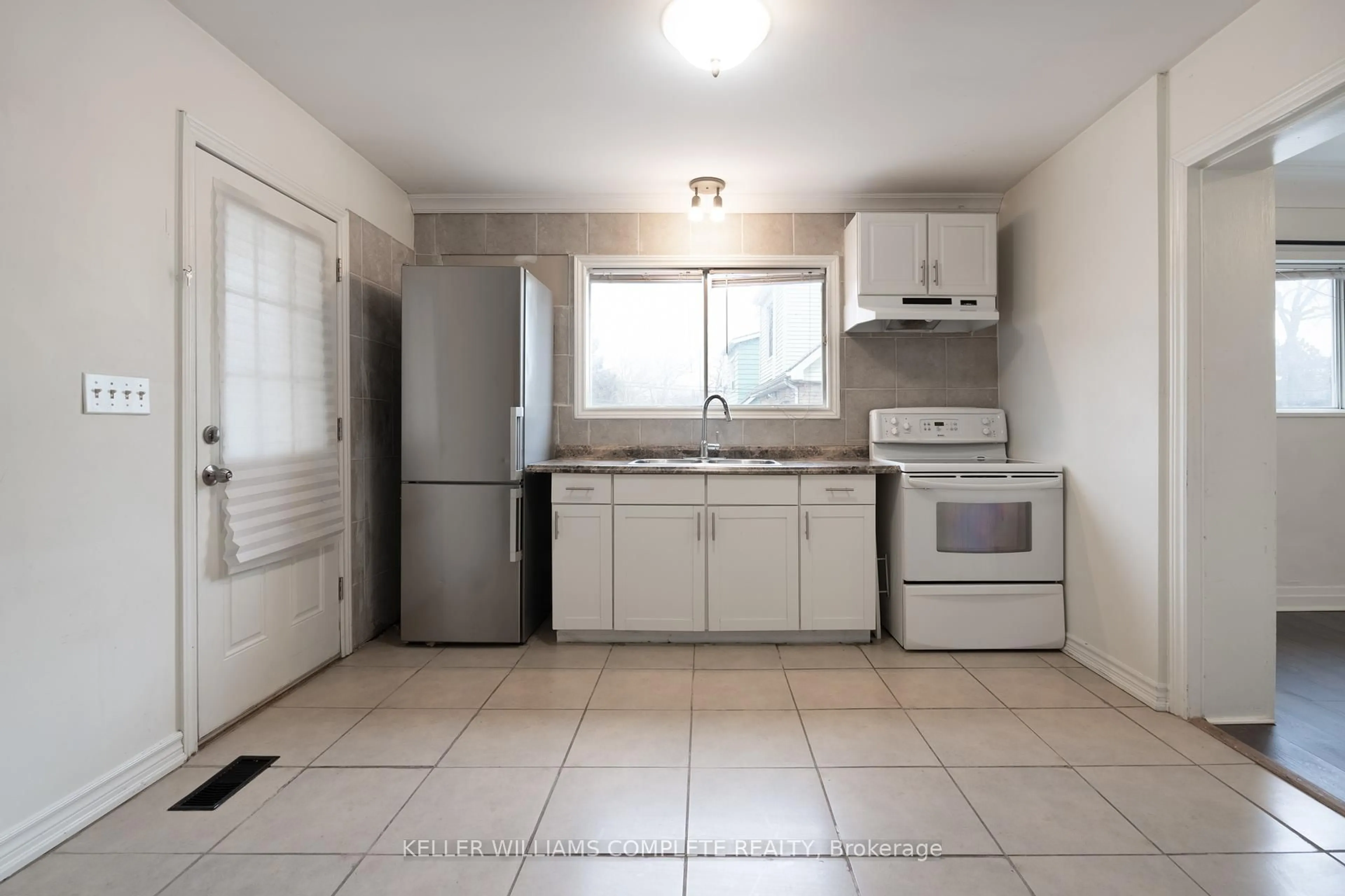 Standard kitchen, ceramic/tile floor for 149 Strathcona Ave, Hamilton Ontario L8R 3C4