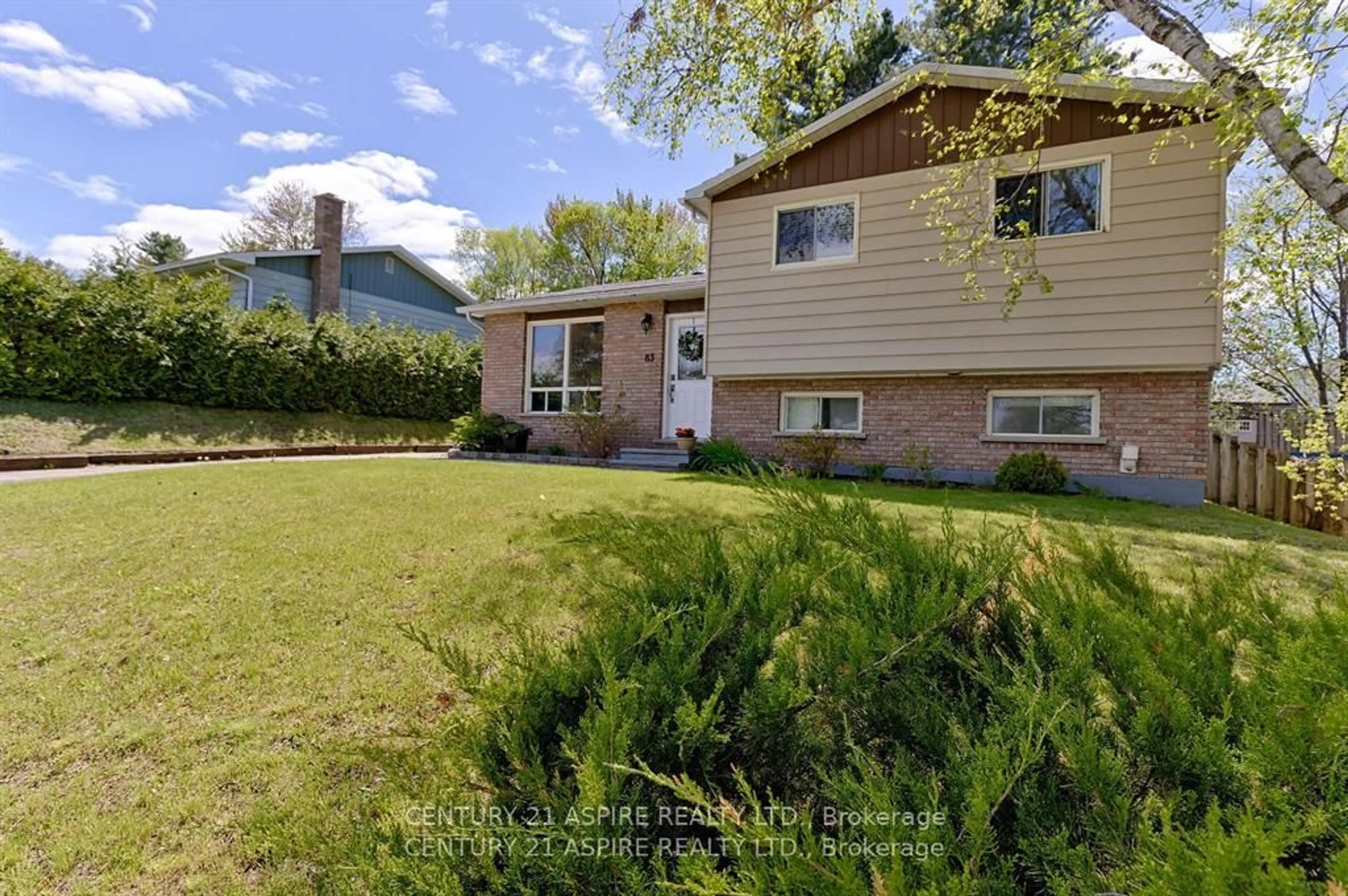 A pic from outside/outdoor area/front of a property/back of a property/a pic from drone, street for 83 Hemlock St, Petawawa Ontario K8H 3C3