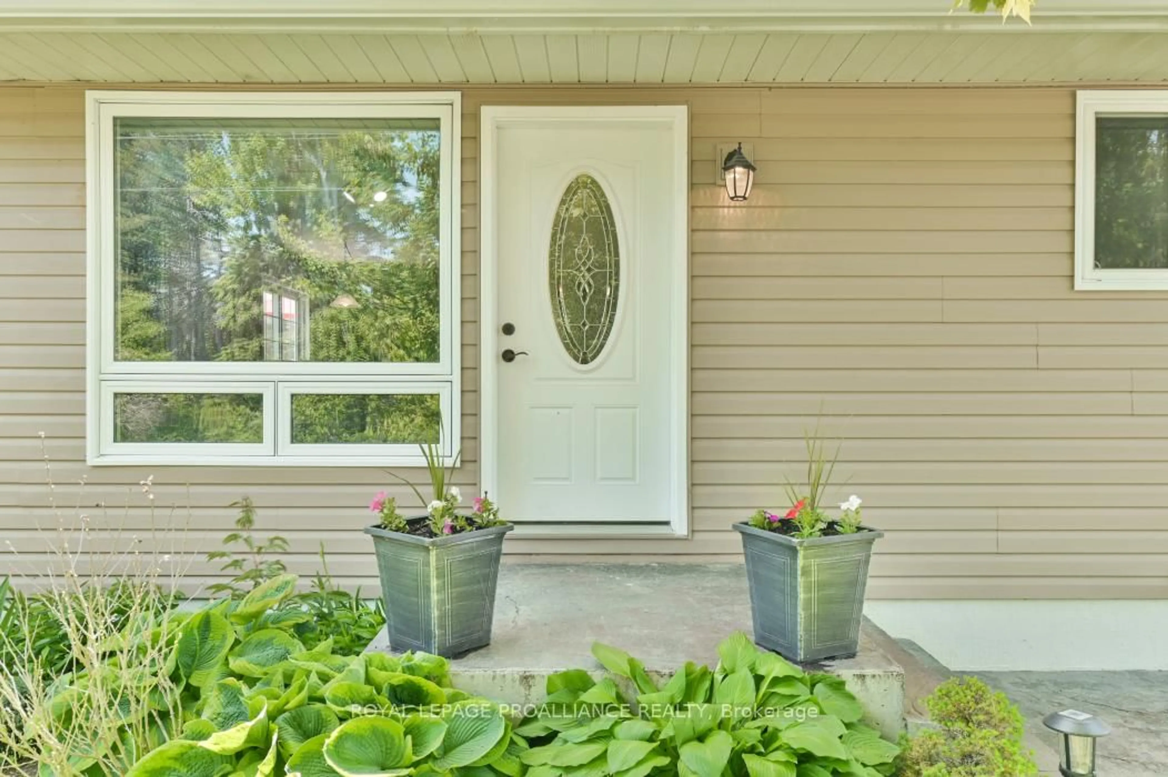 Indoor entryway for 429 Elzevir Rd, Tweed Ontario K0K 3J0