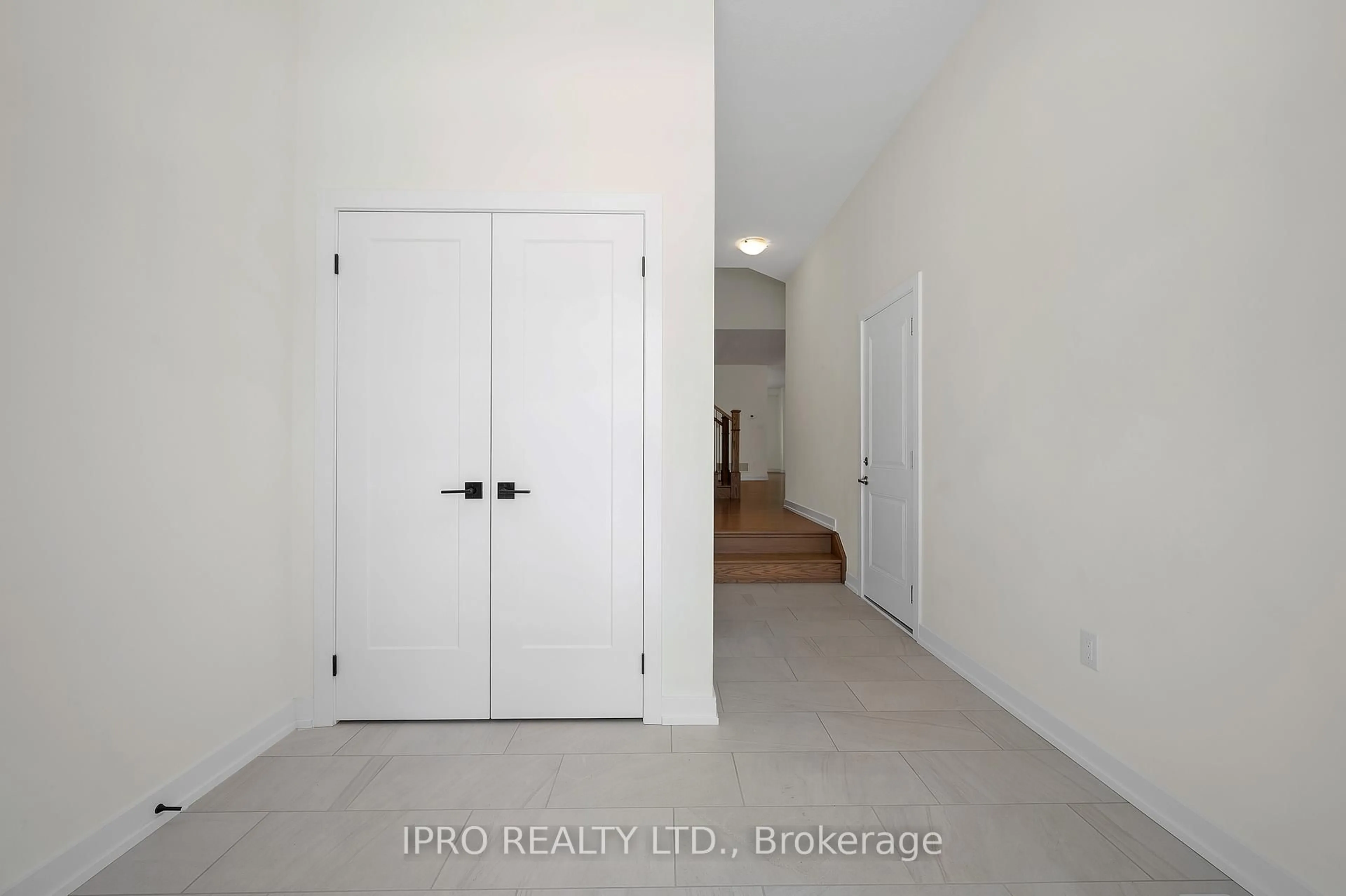 Indoor entryway for 64 Spitfire Dr, Hamilton Ontario L0R 1W0