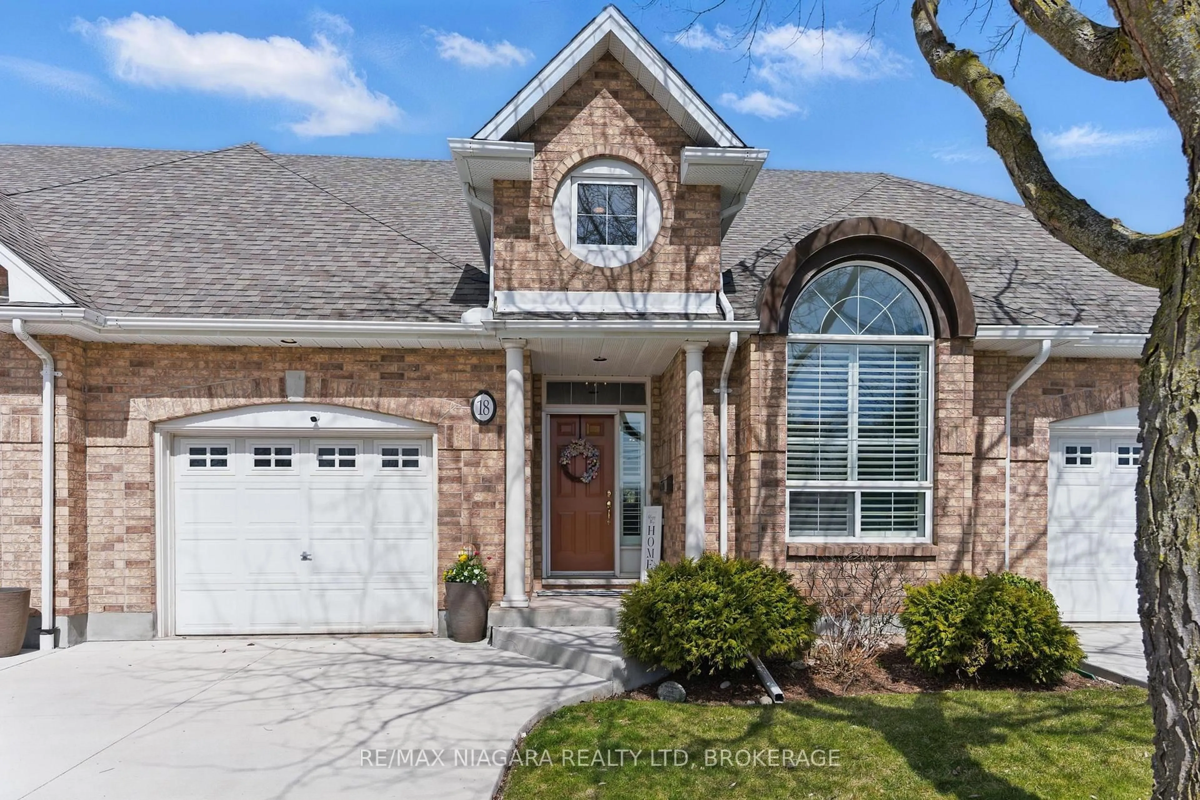 Home with brick exterior material, street for 308 Queenston St #18, St. Catharines Ontario L2P 2X4