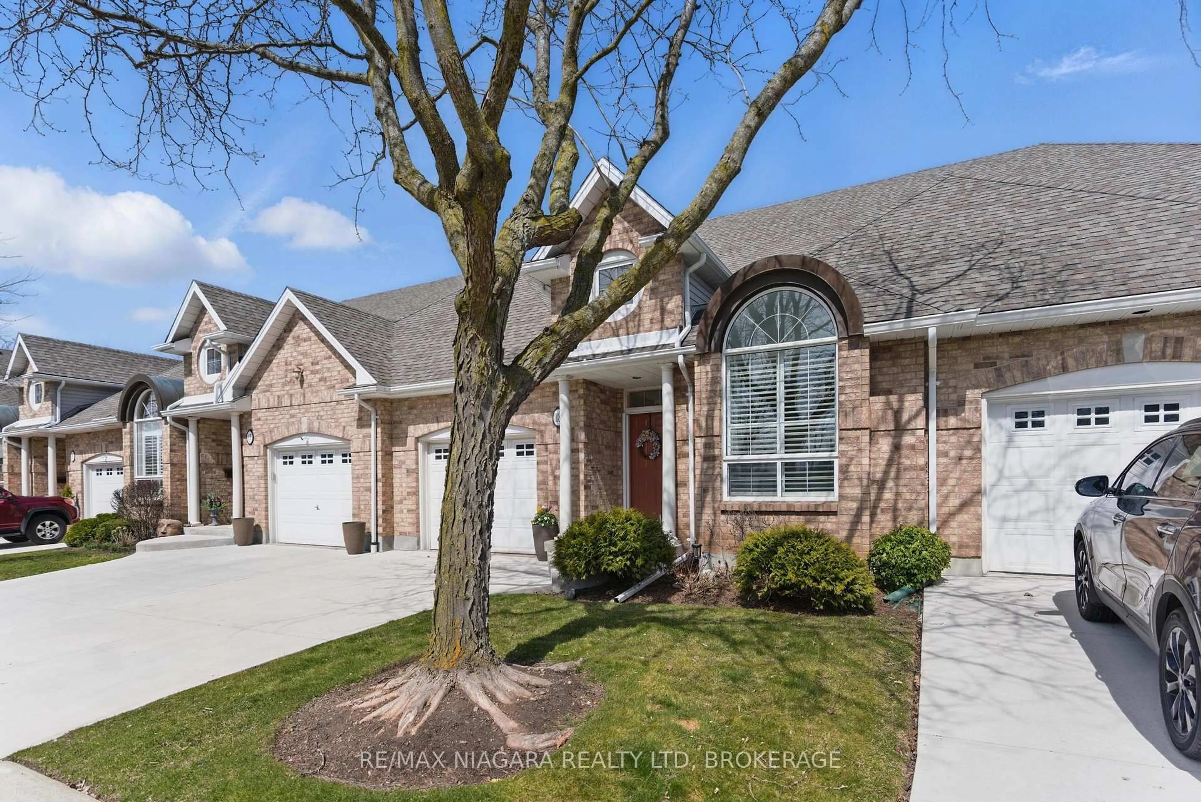 Home with brick exterior material, street for 308 Queenston St #18, St. Catharines Ontario L2P 2X4