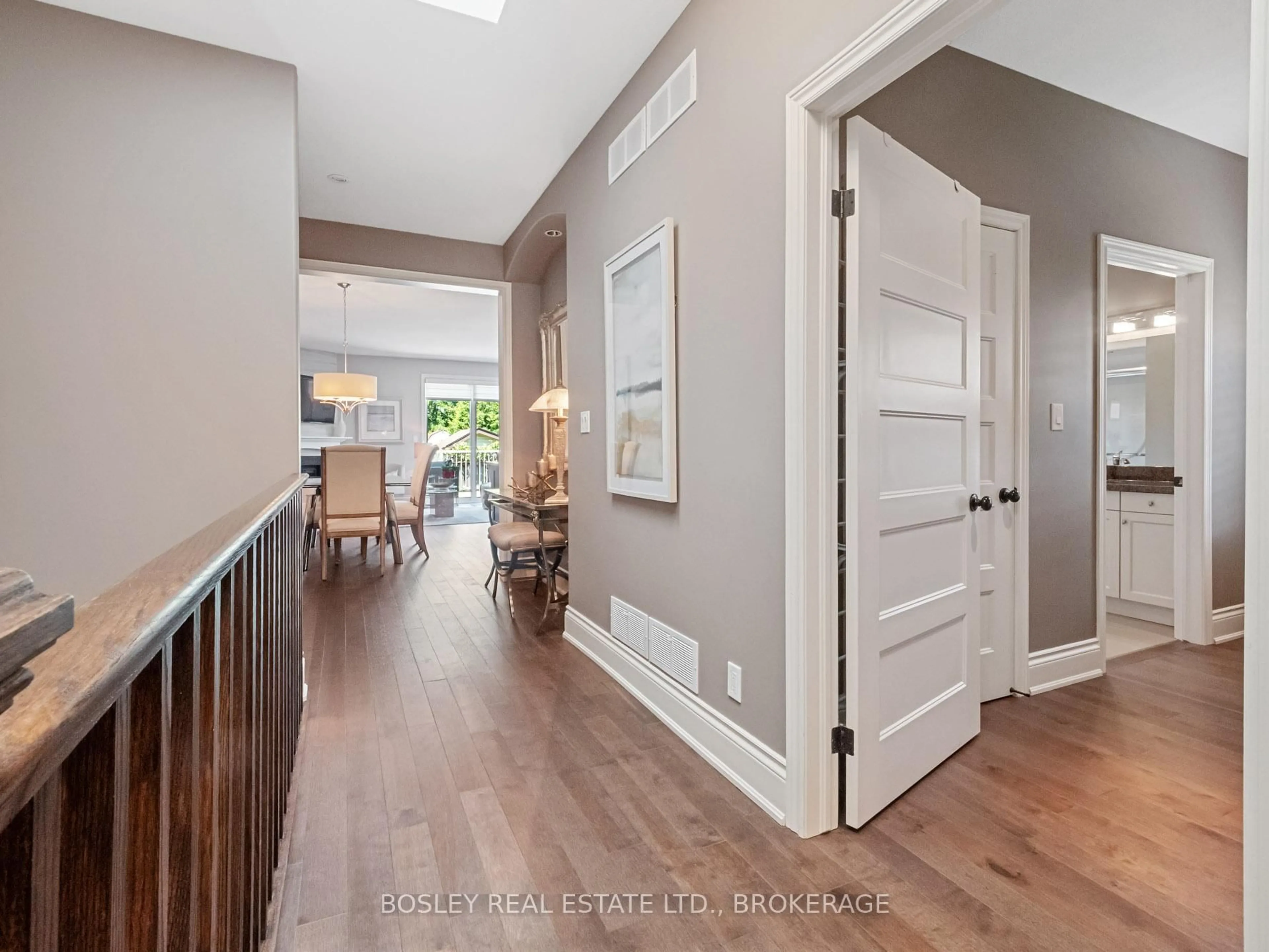 Indoor entryway for 6855 Freeman St, Niagara Falls Ontario L2E 5T8