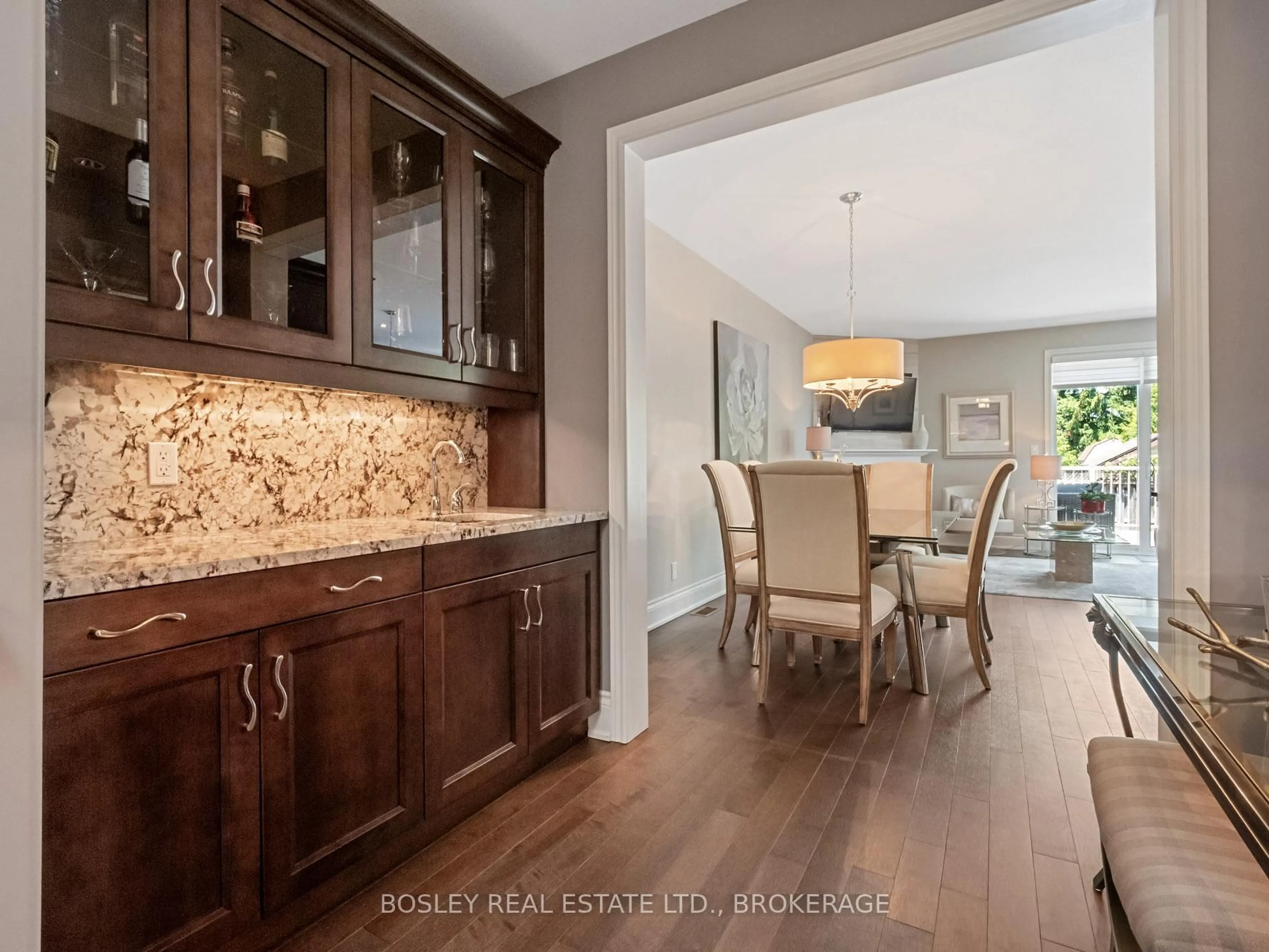 Open concept kitchen, ceramic/tile floor for 6855 Freeman St, Niagara Falls Ontario L2E 5T8