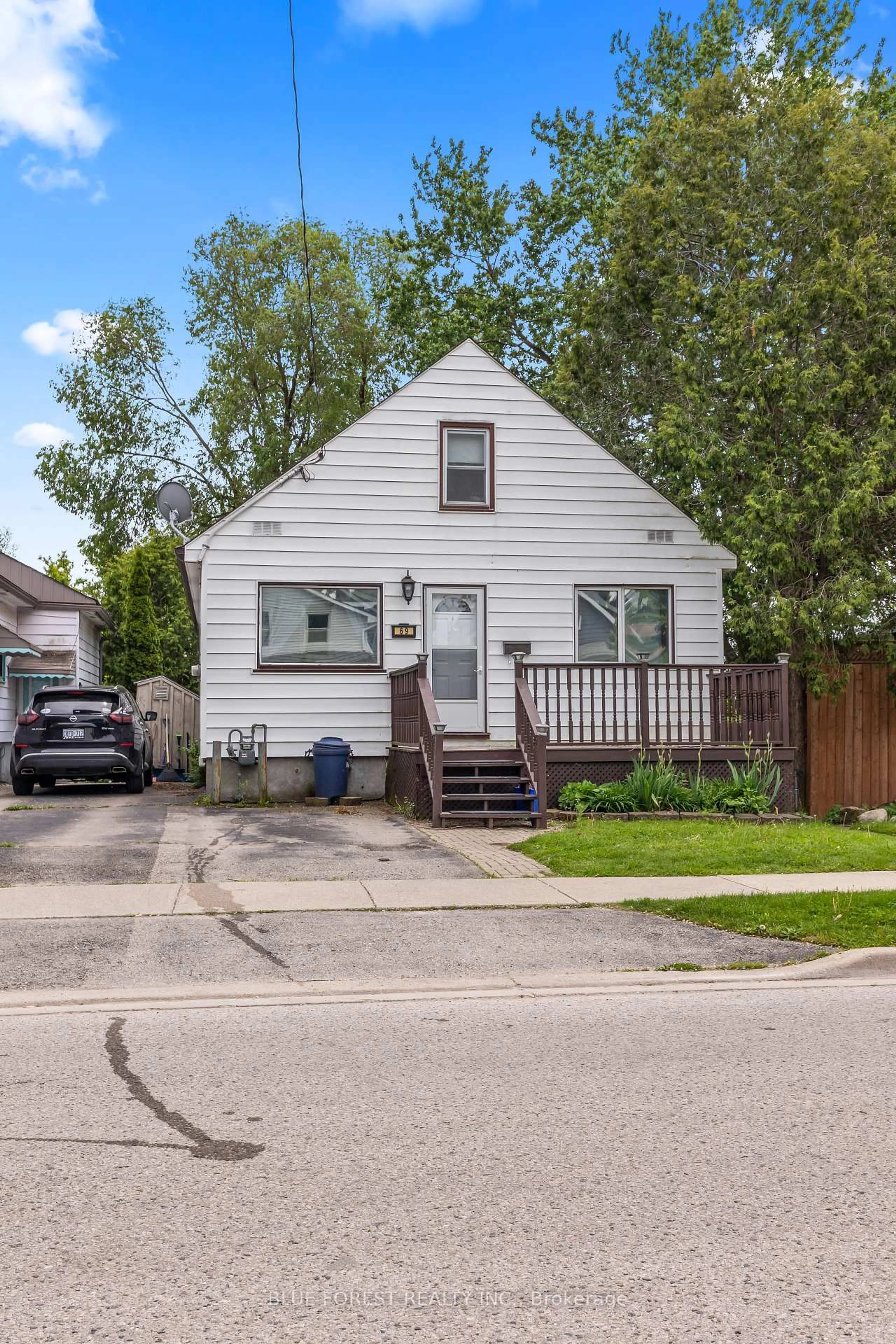 Home with vinyl exterior material, street for 69 CONNAUGHT Ave, London East Ontario N5Y 3A5