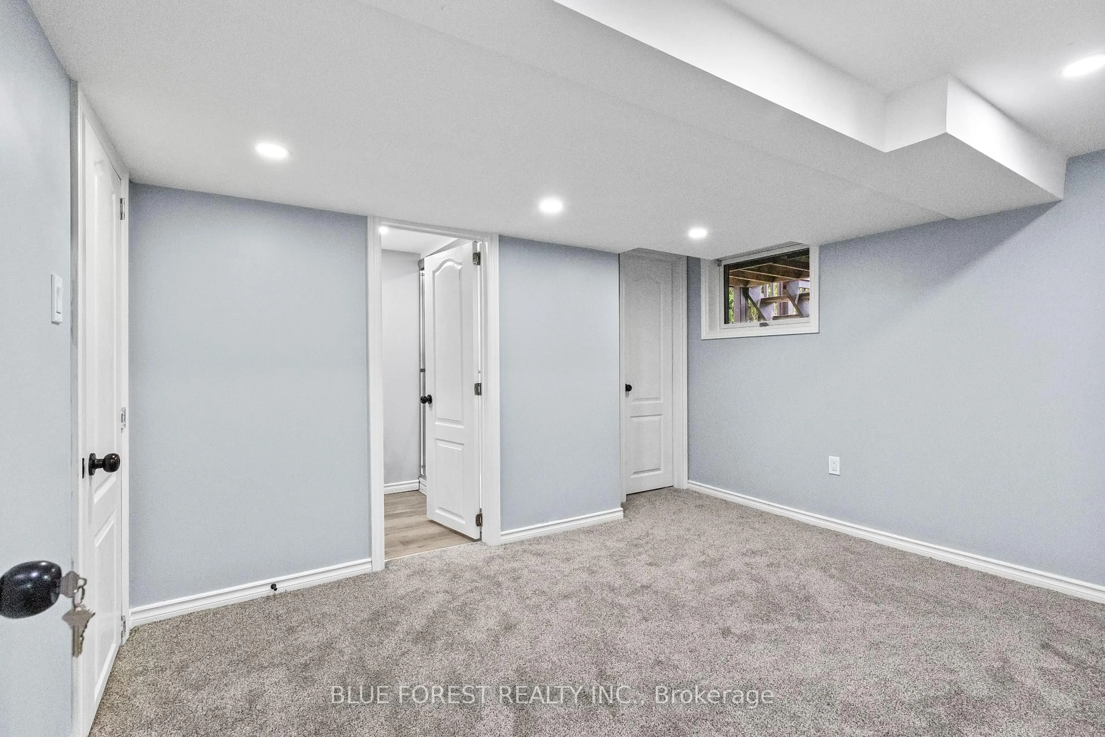 A pic of a room for 69 CONNAUGHT Ave, London East Ontario N5Y 3A5