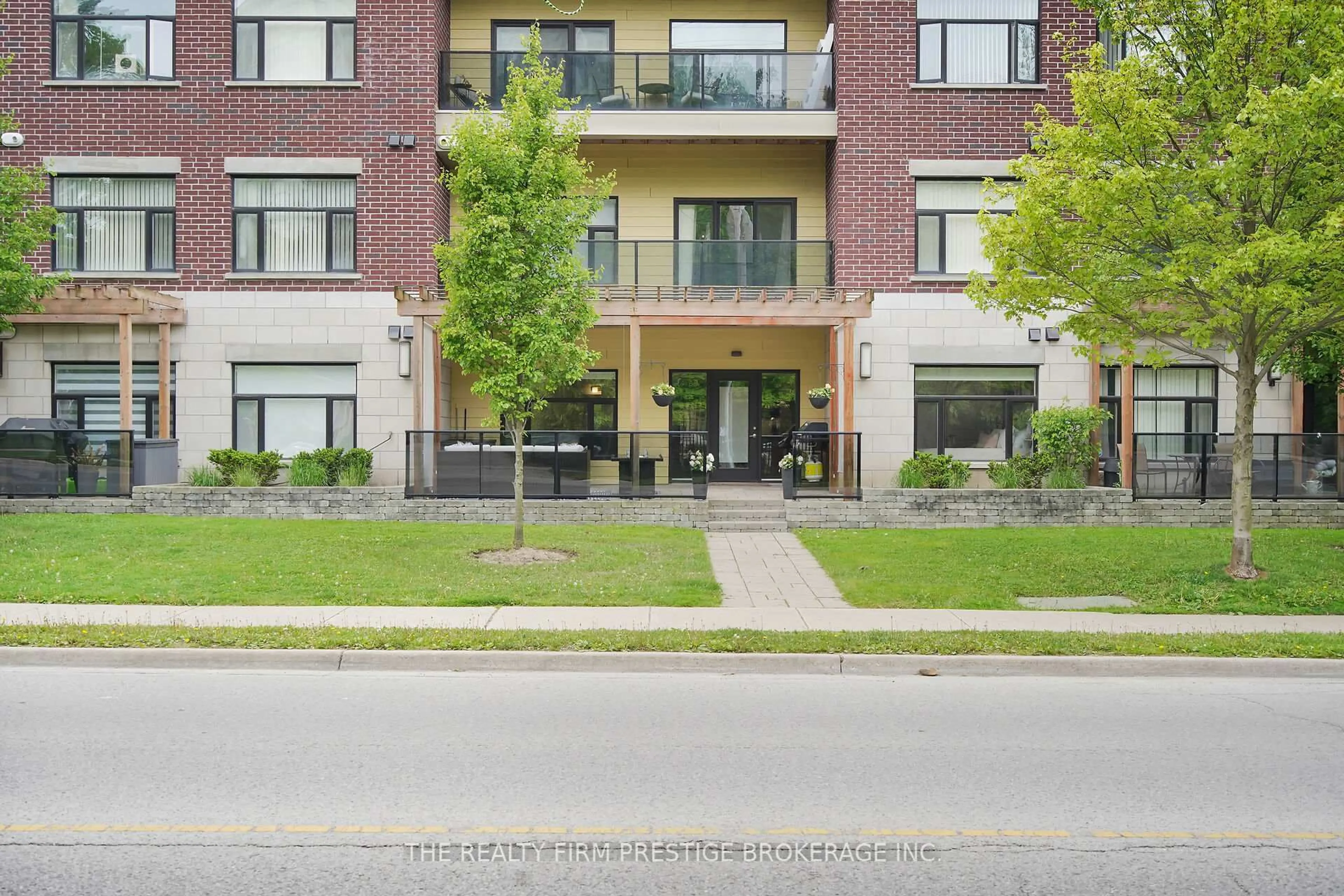 Unknown for 89 Ridout St #102, London South Ontario N6C 3X2