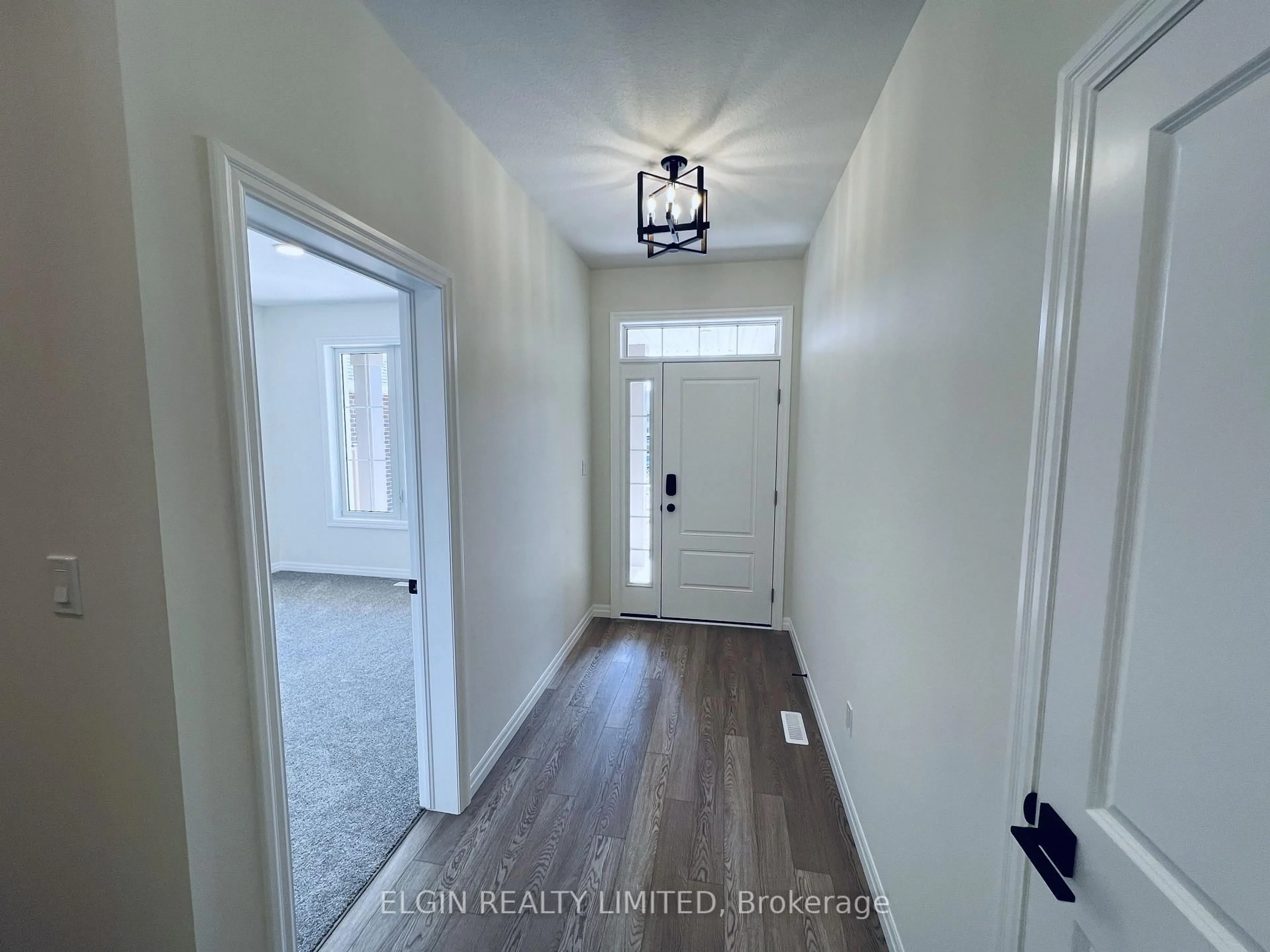 Indoor entryway for 25 Dunning Way, St. Thomas Ontario N5R 0P7