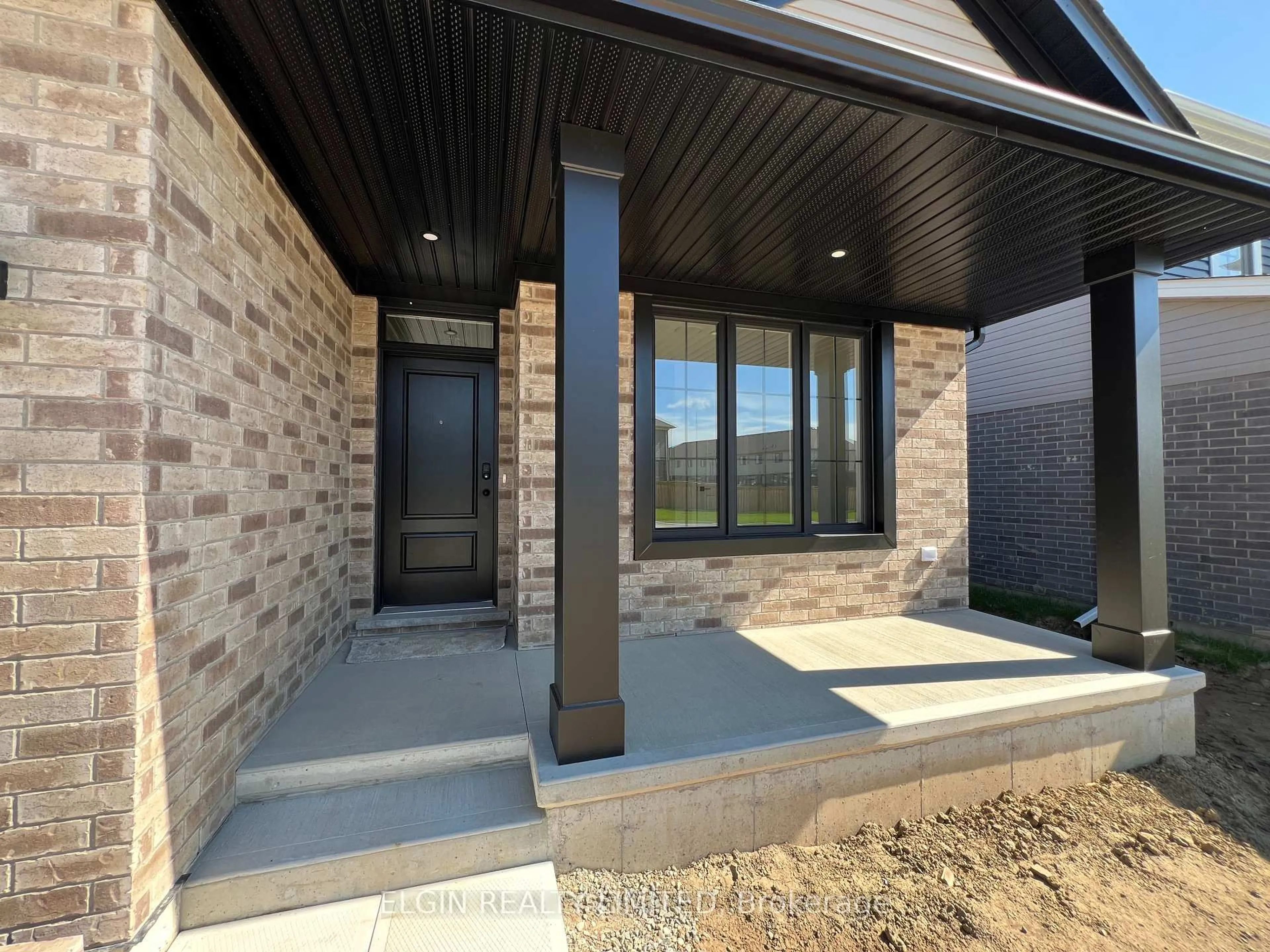Indoor entryway for 9 Dunning Way, St. Thomas Ontario N5R 0P7